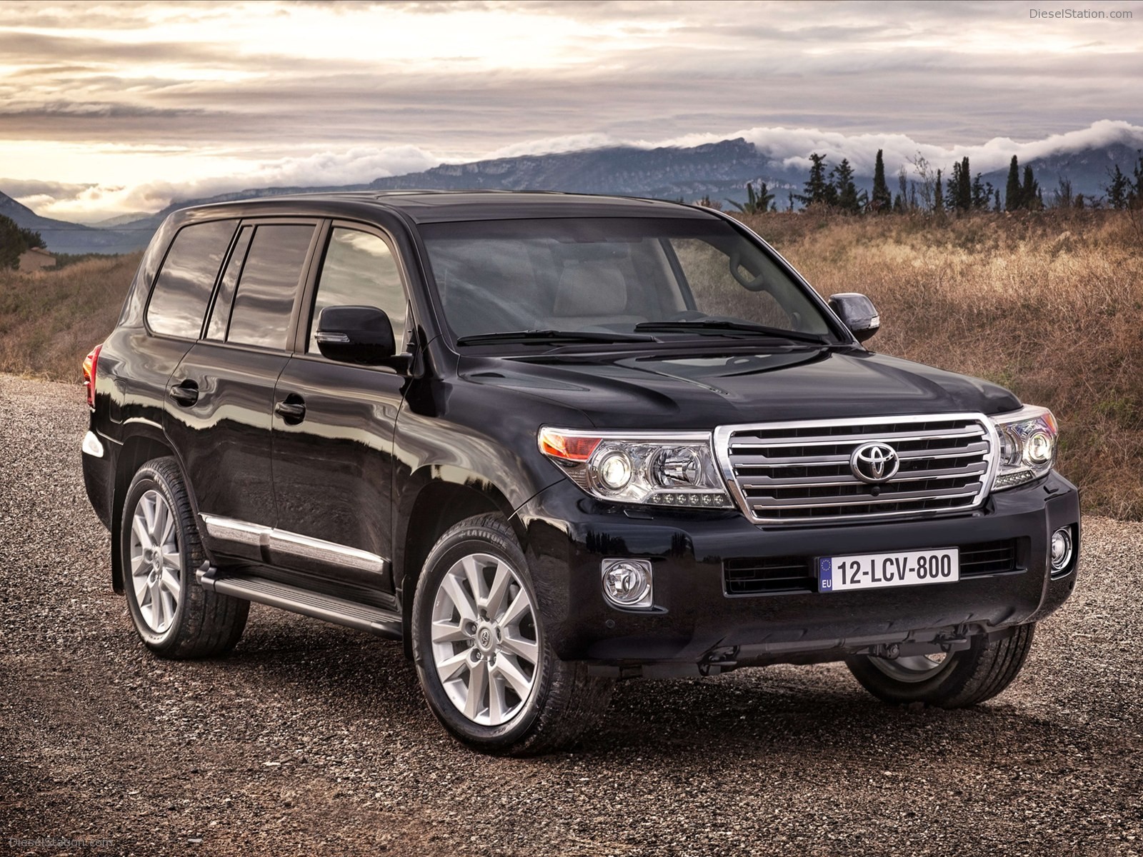 Toyota Land Cruiser V8 2012