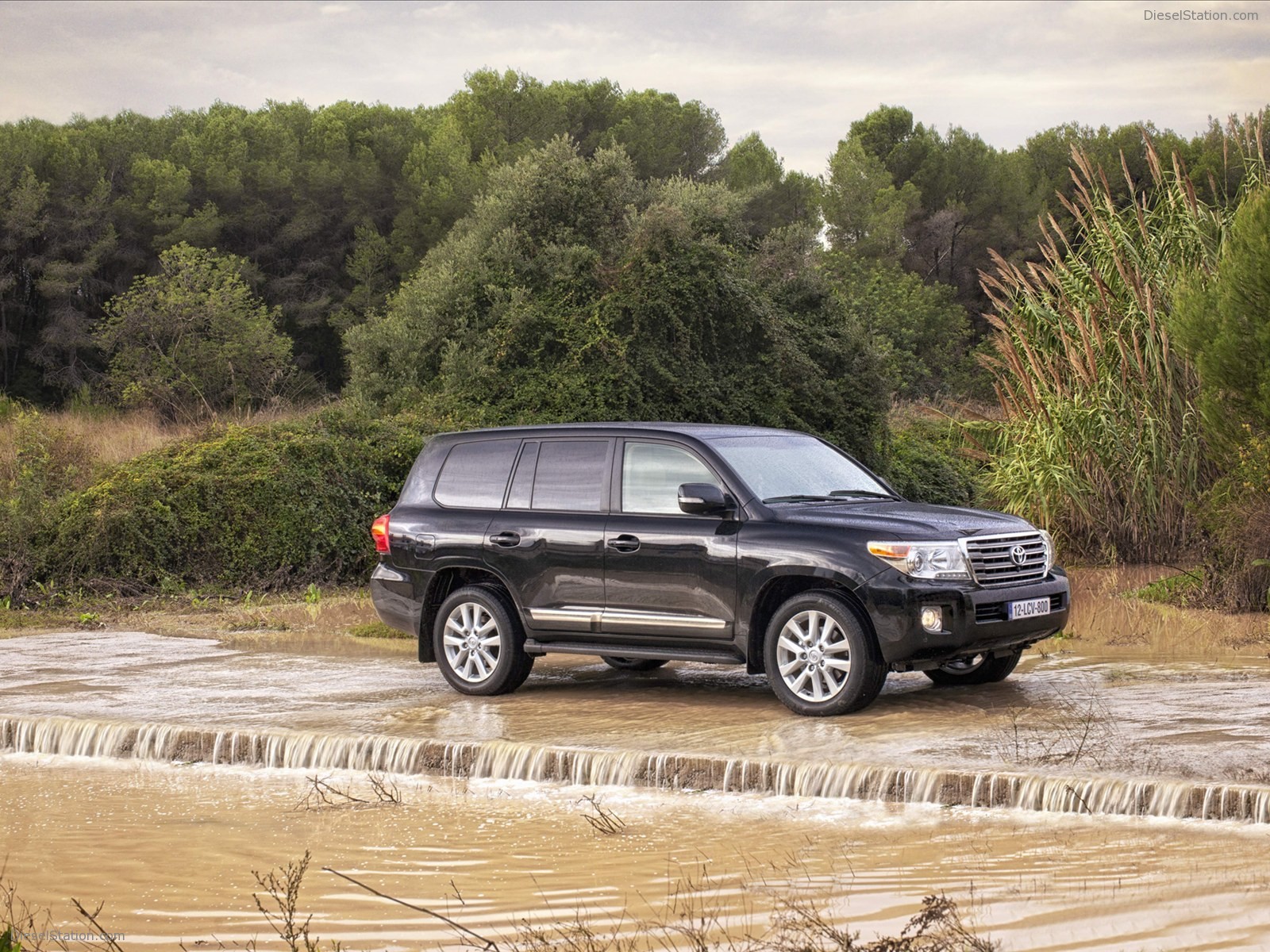 Toyota Land Cruiser V8 2012