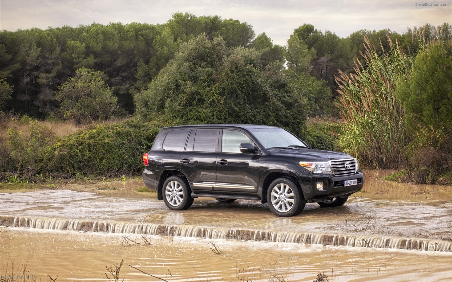 Toyota Land Cruiser V8 2012