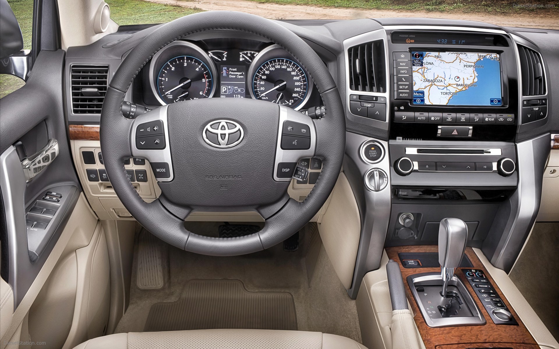 Toyota Land Cruiser V8 2012
