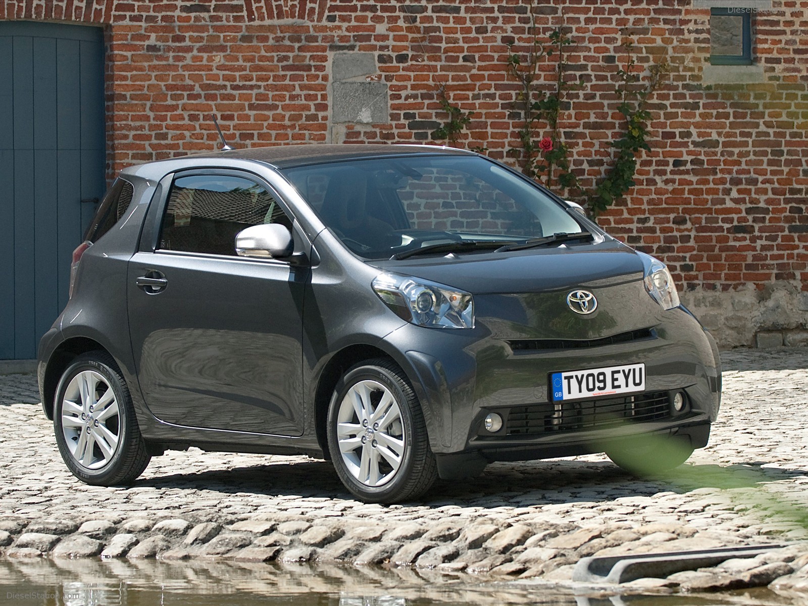 New Toyota iQ3