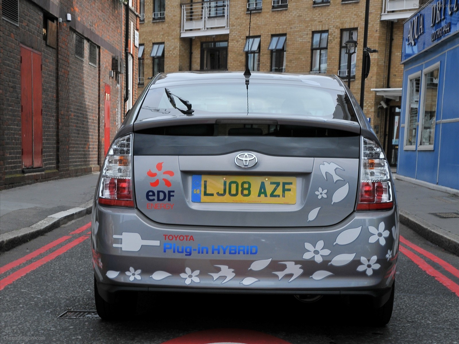 Toyota Plug In Hybrid Vehicle 2010