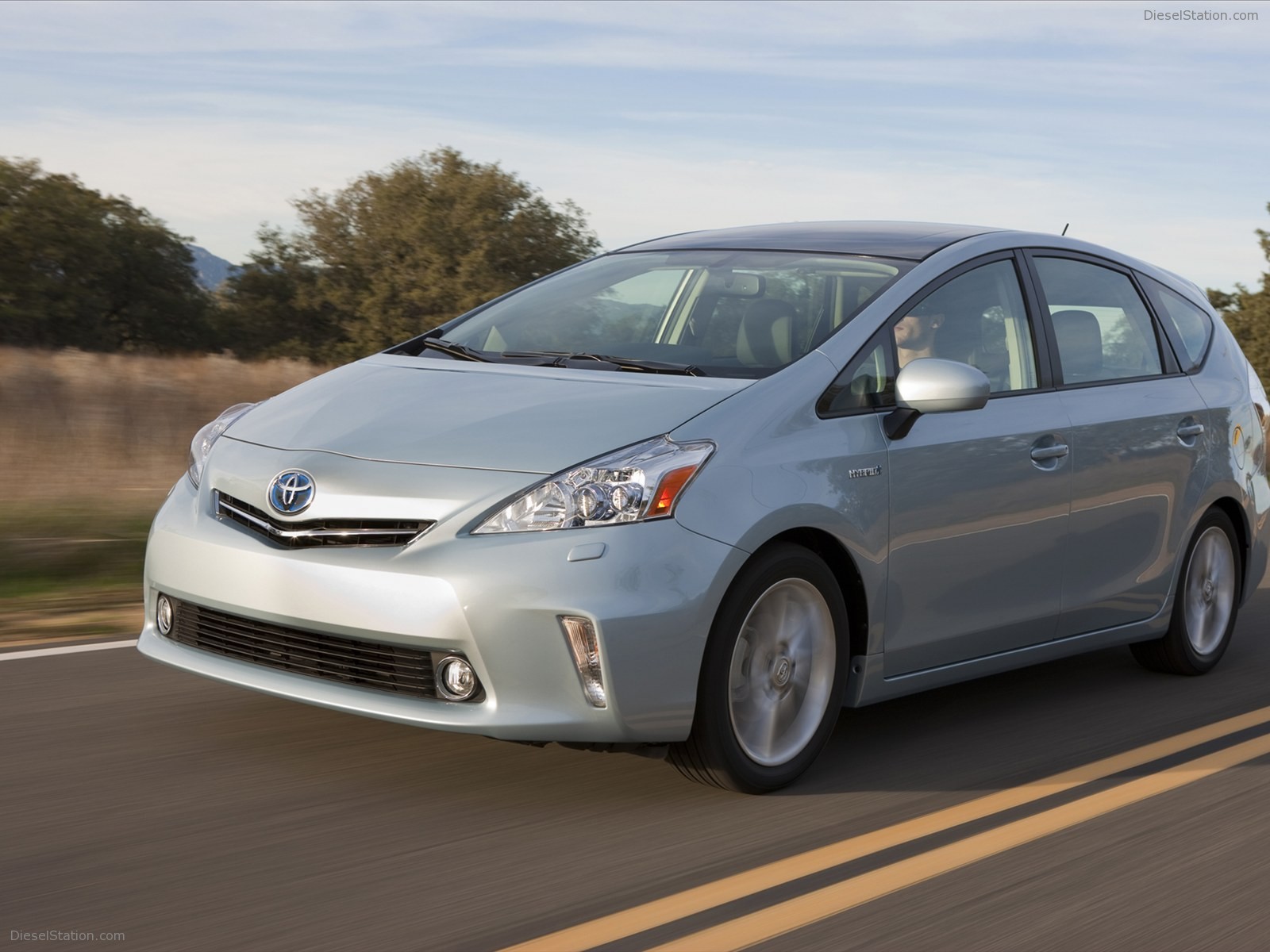 Toyota Prius v 2011