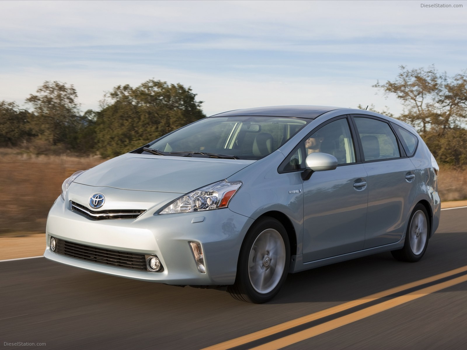 Toyota Prius v 2011