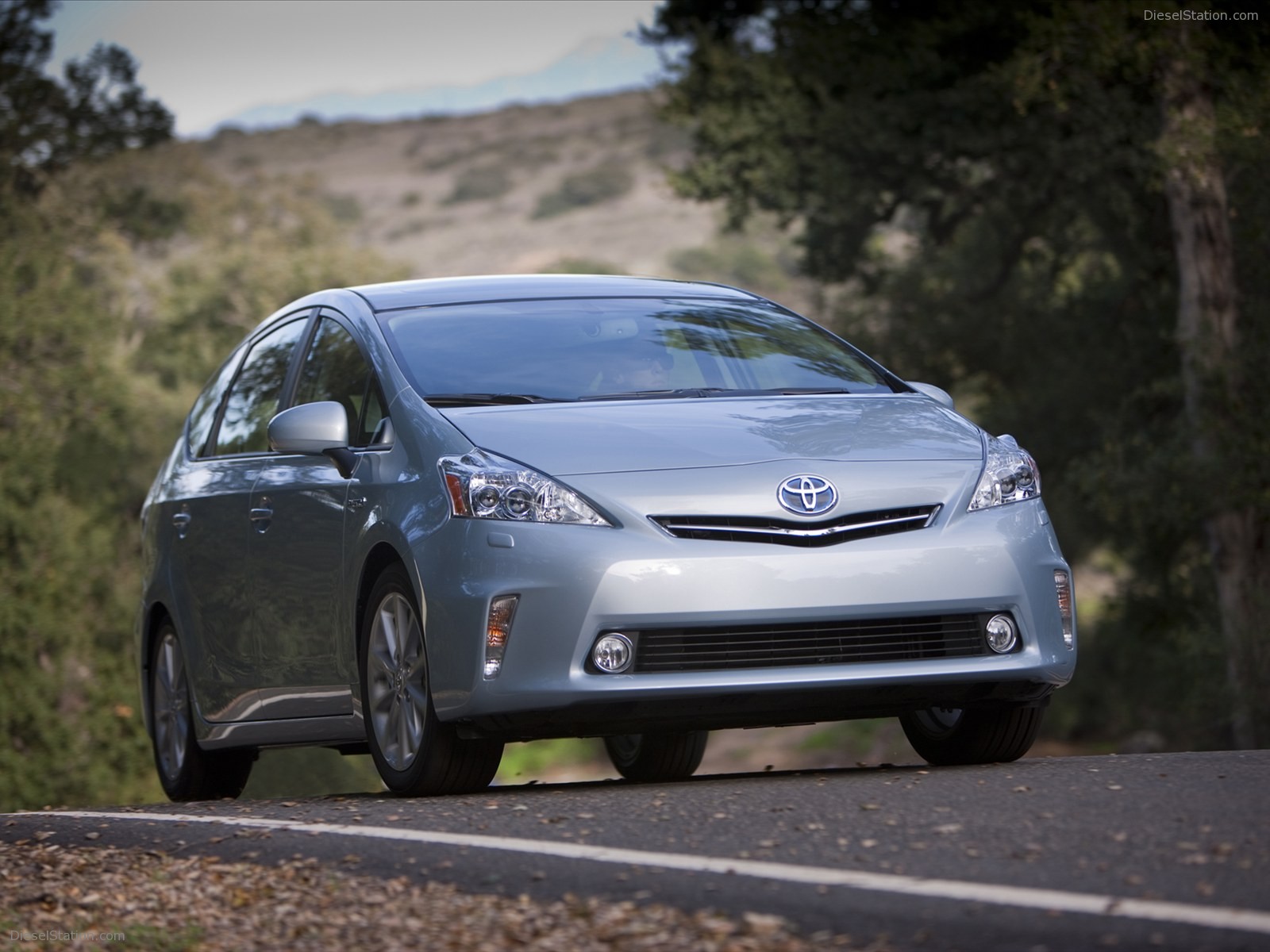 Toyota Prius v 2011