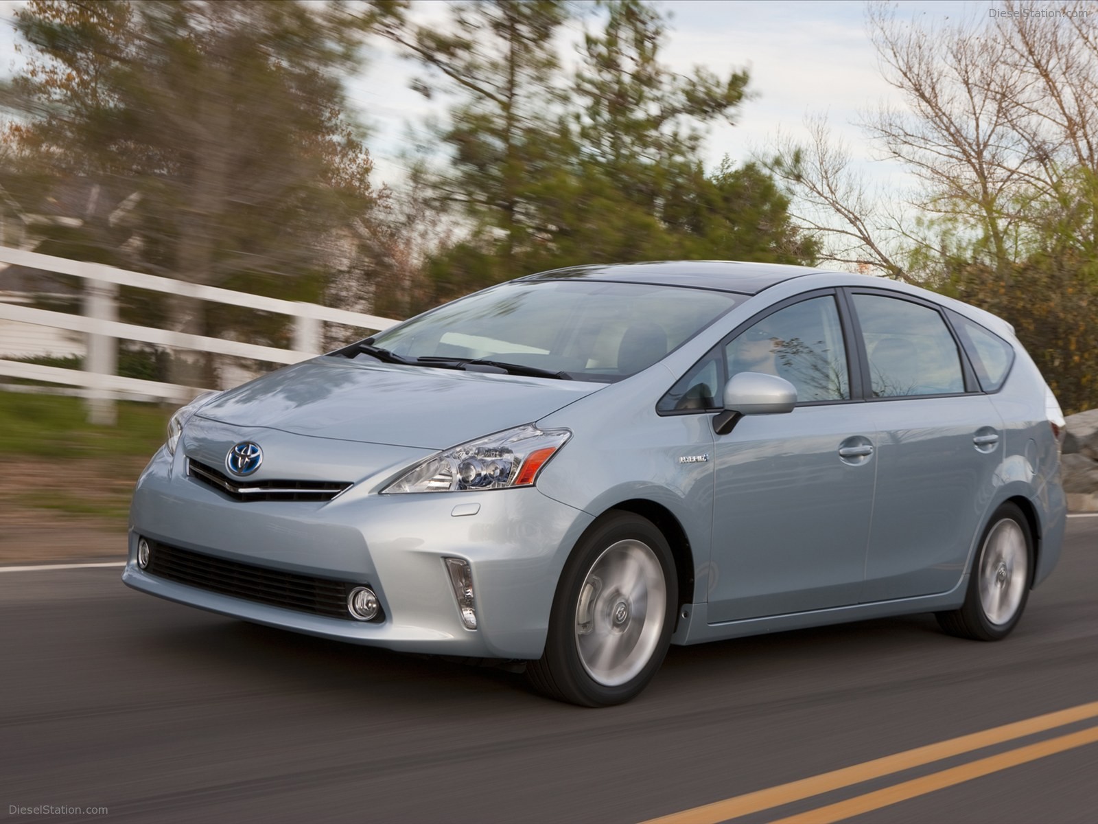 Toyota Prius v 2011