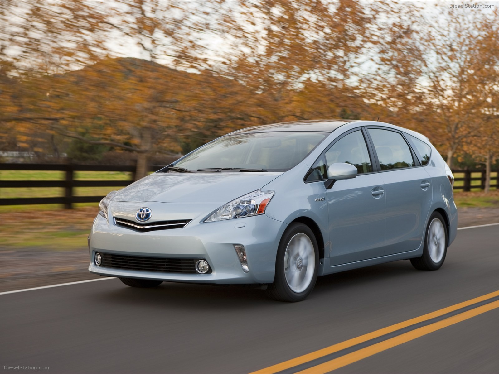 Toyota Prius v 2011