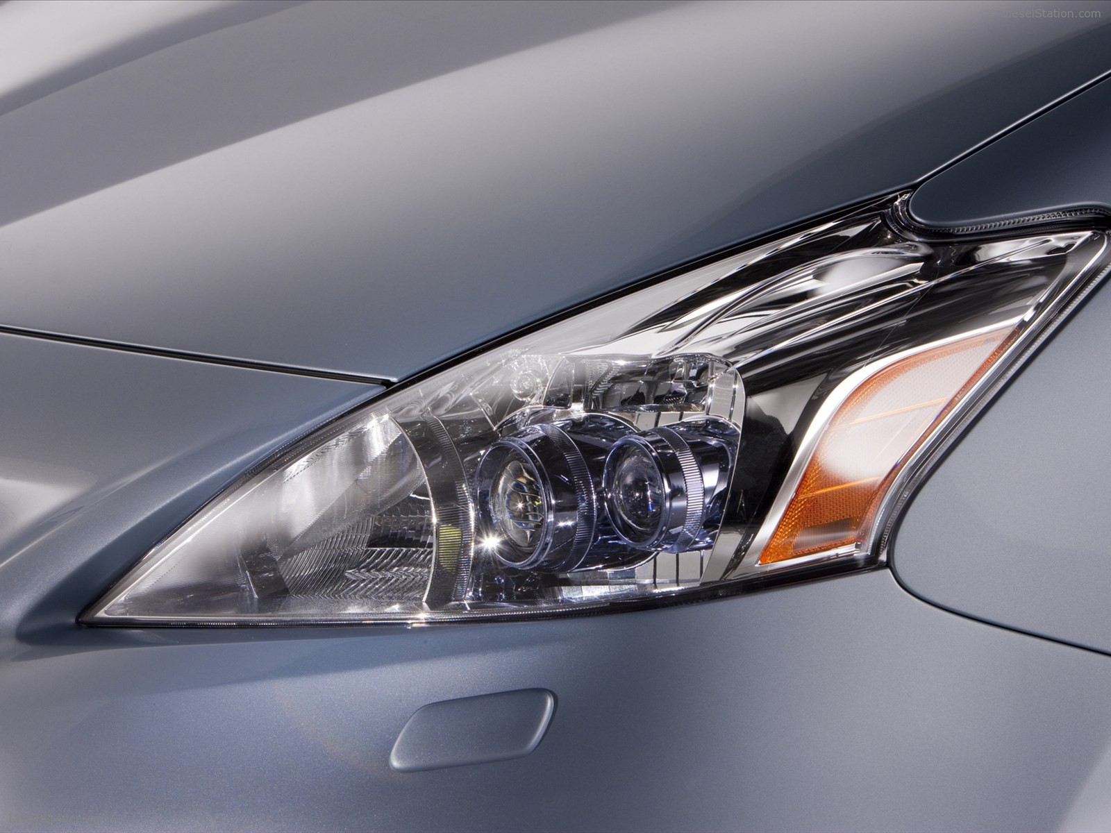 Toyota Prius v 2011
