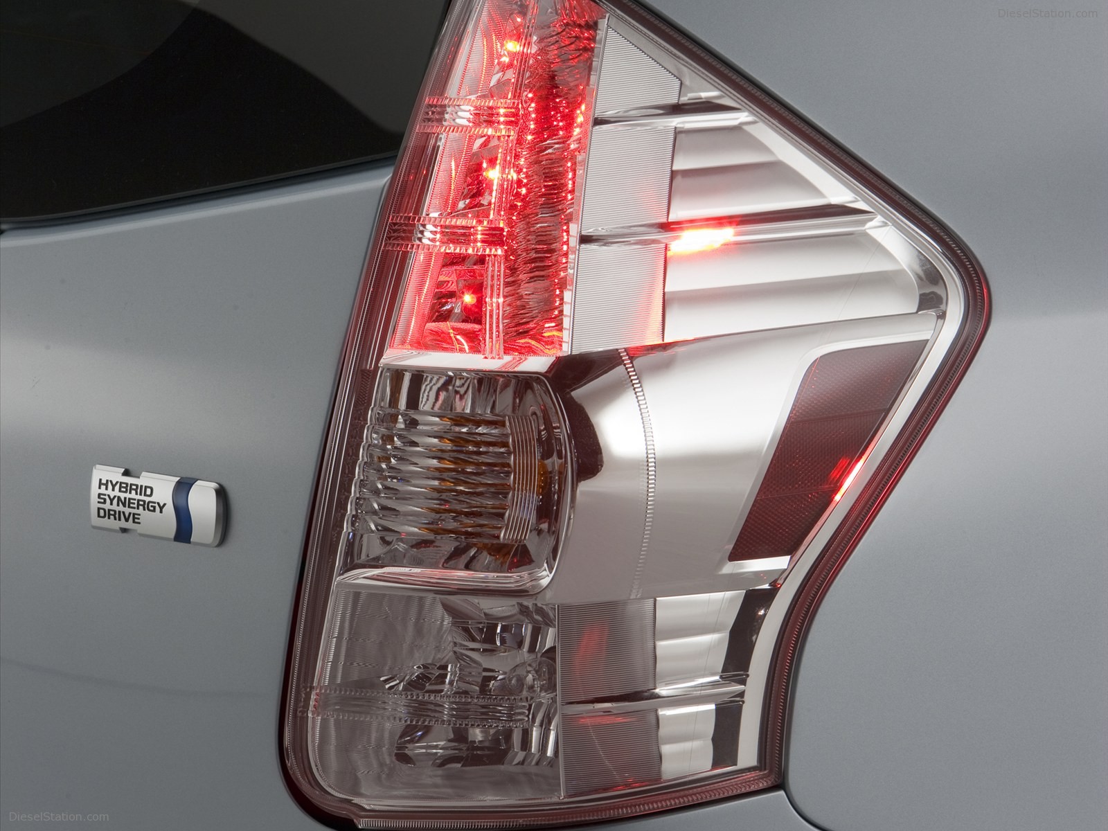 Toyota Prius v 2011