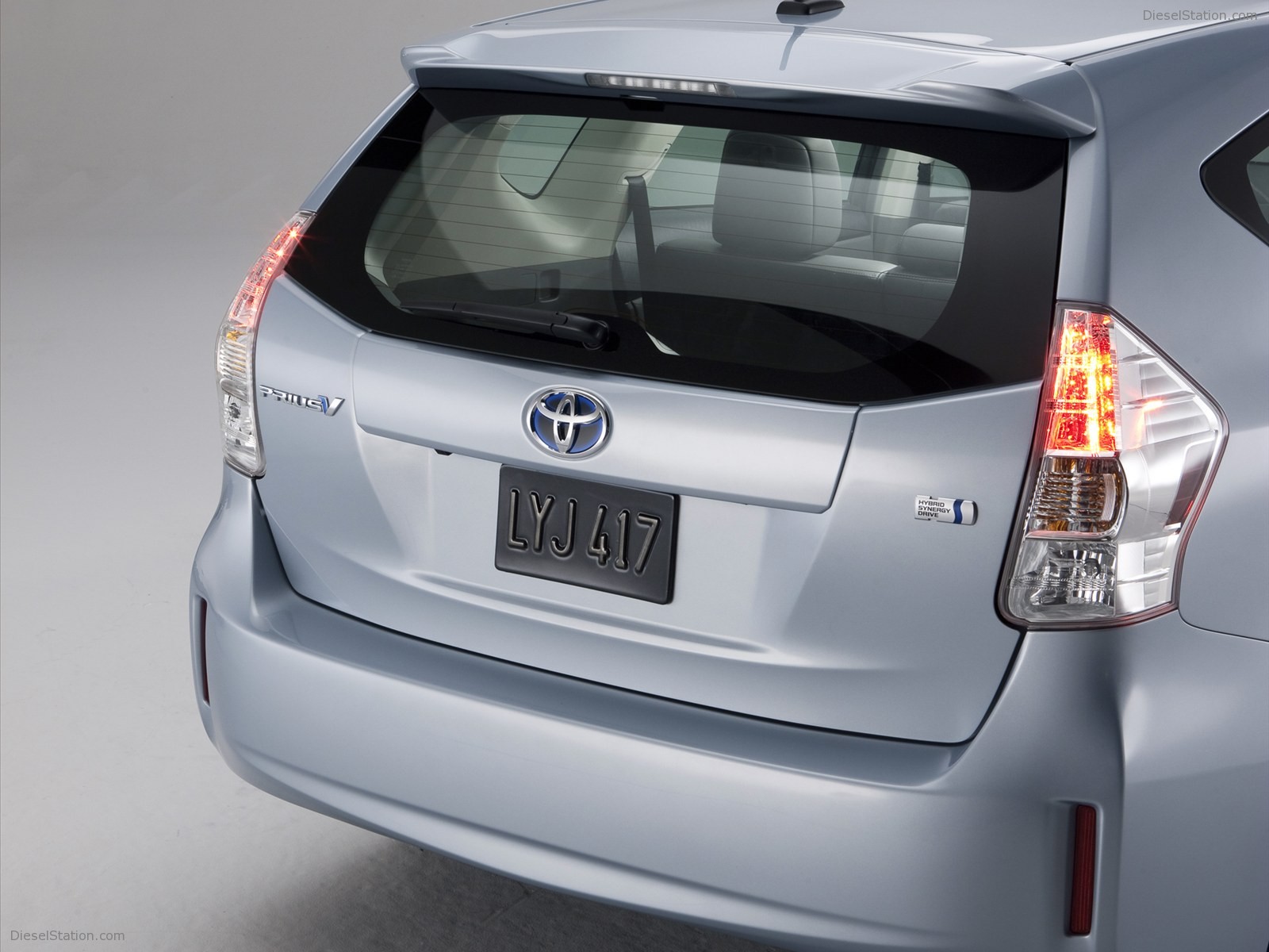 Toyota Prius v 2011