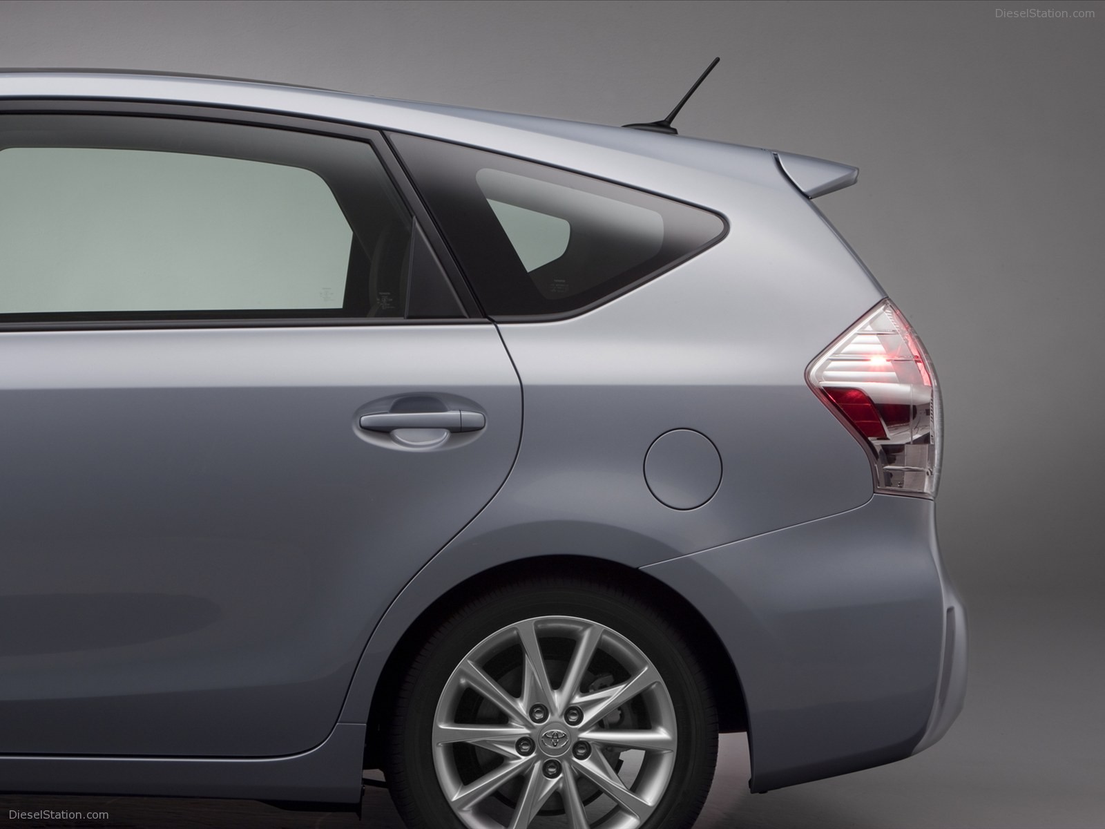 Toyota Prius v 2011