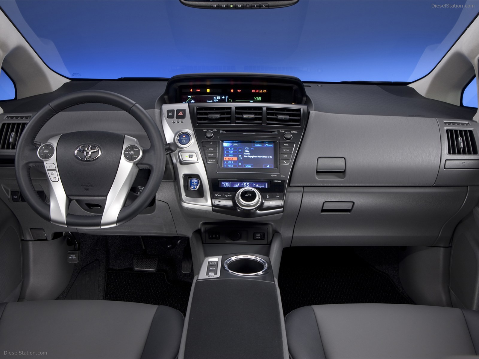Toyota Prius v 2011