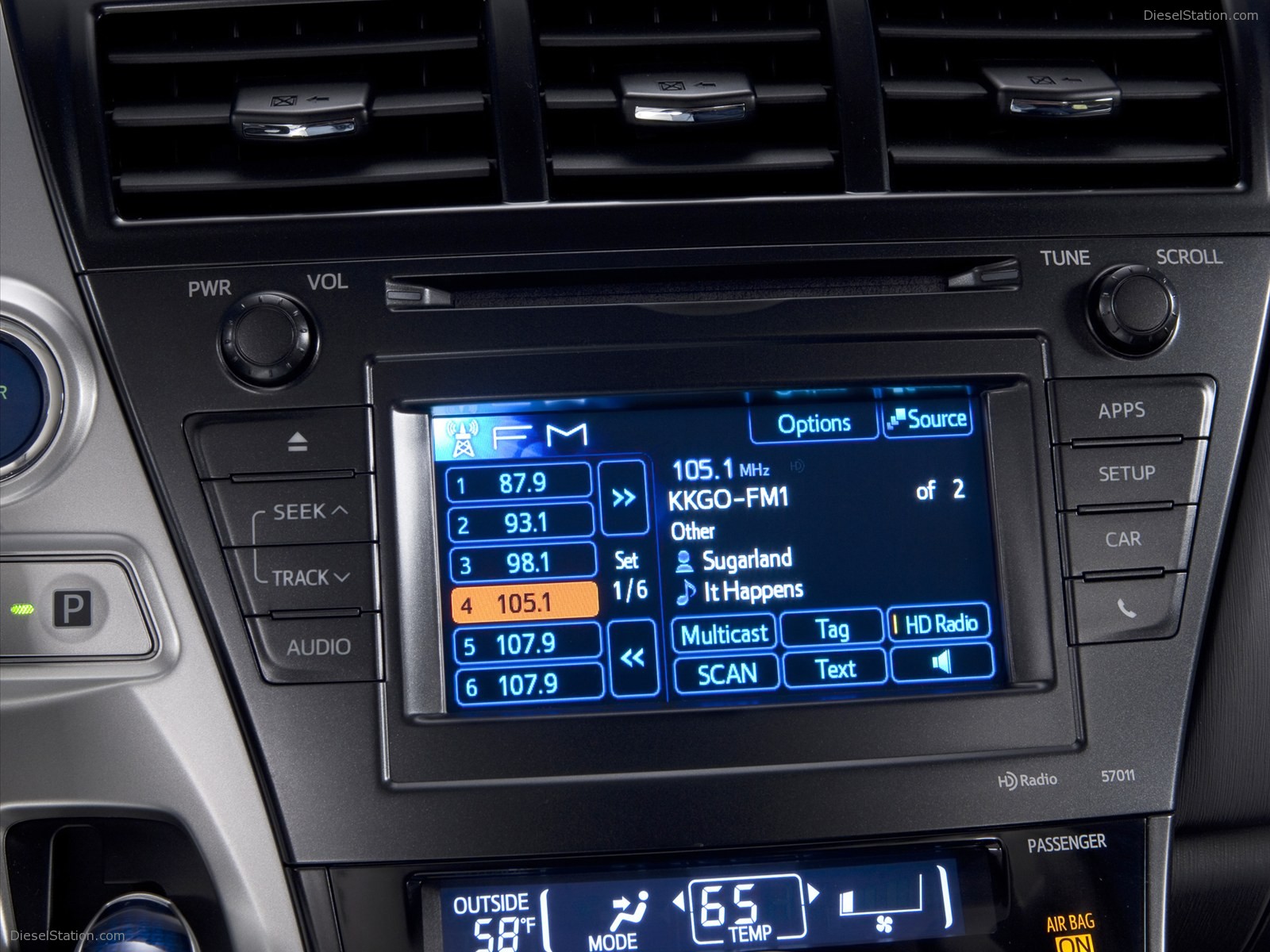 Toyota Prius v 2011