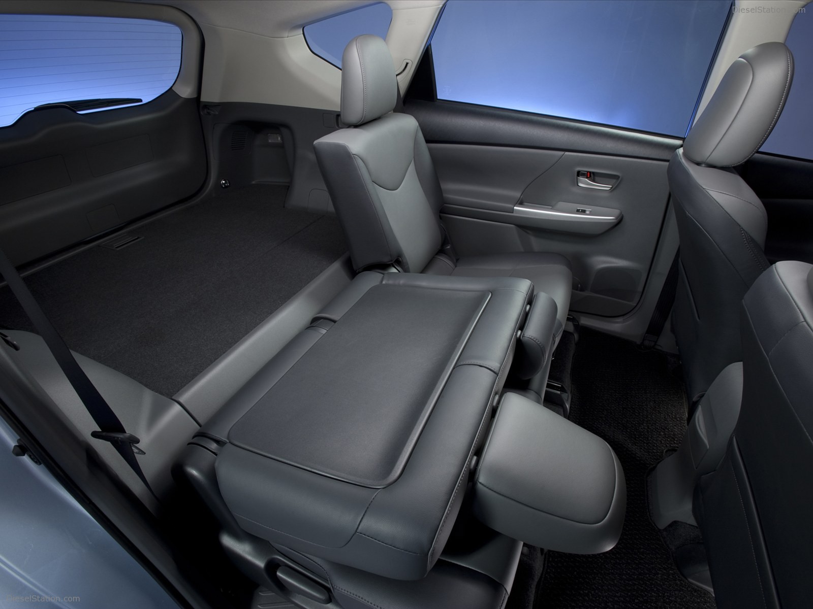 Toyota Prius v 2011