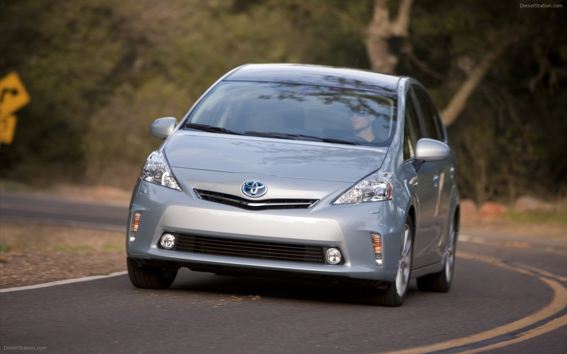 Toyota Prius v 2011