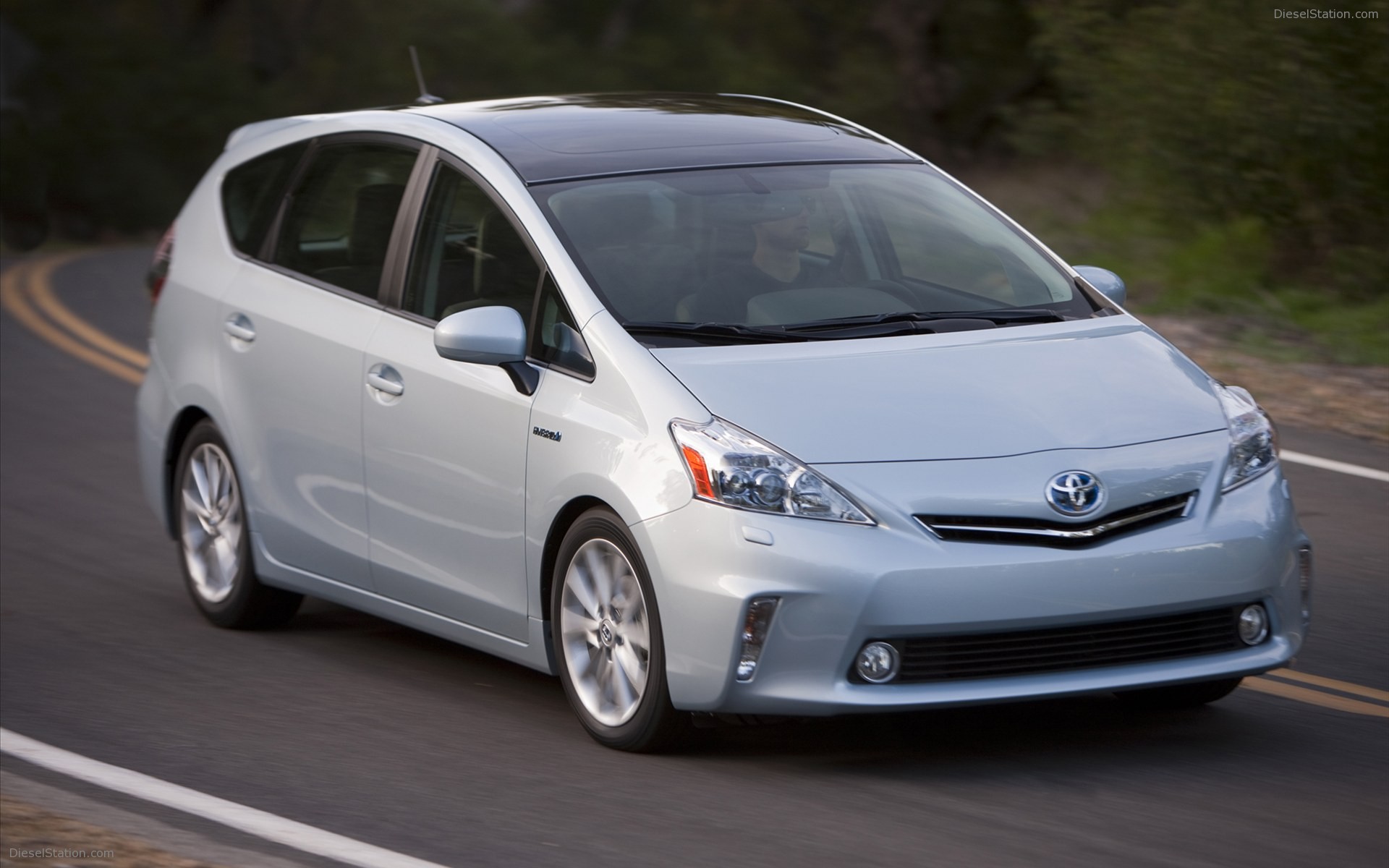 Toyota Prius v 2011
