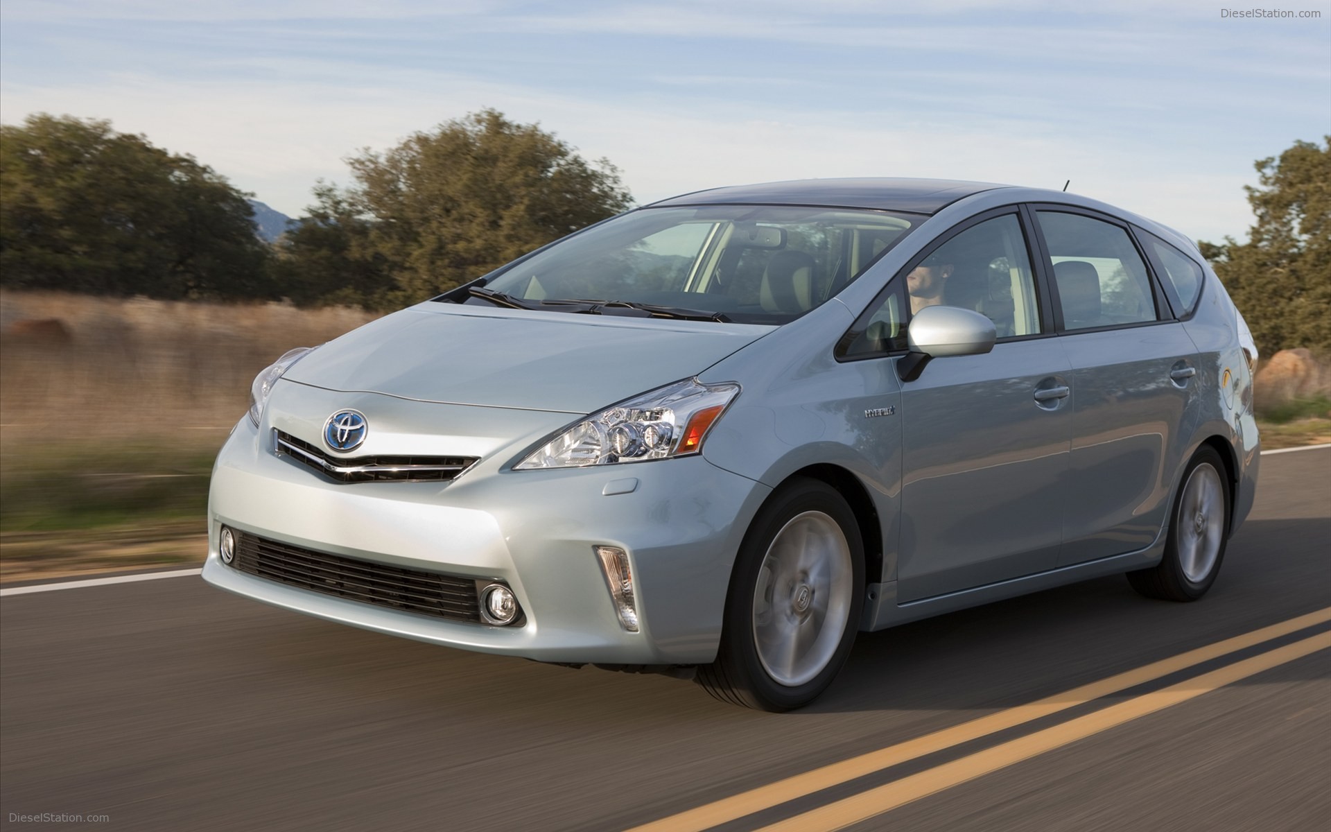 Toyota Prius v 2011