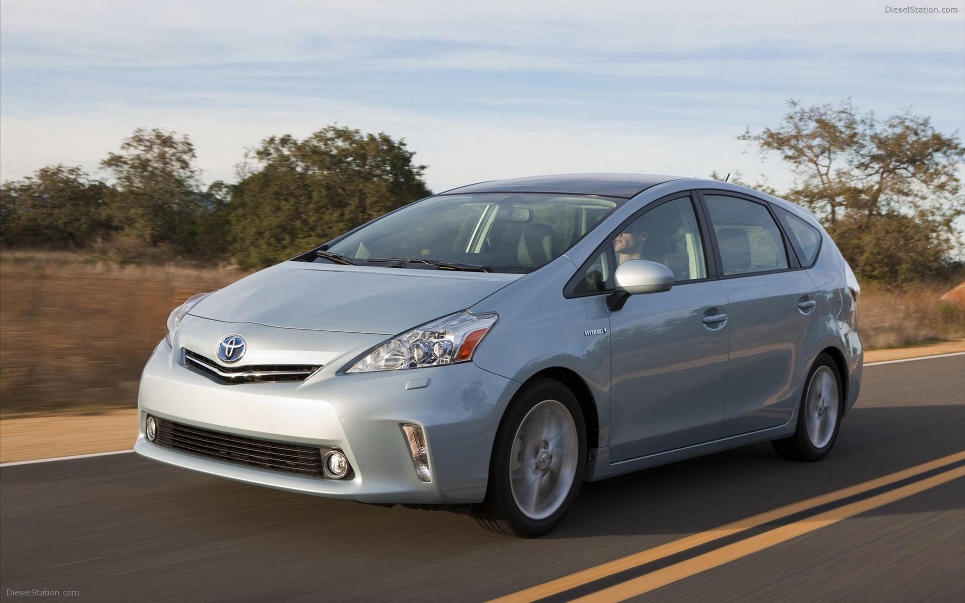 Toyota Prius v 2011