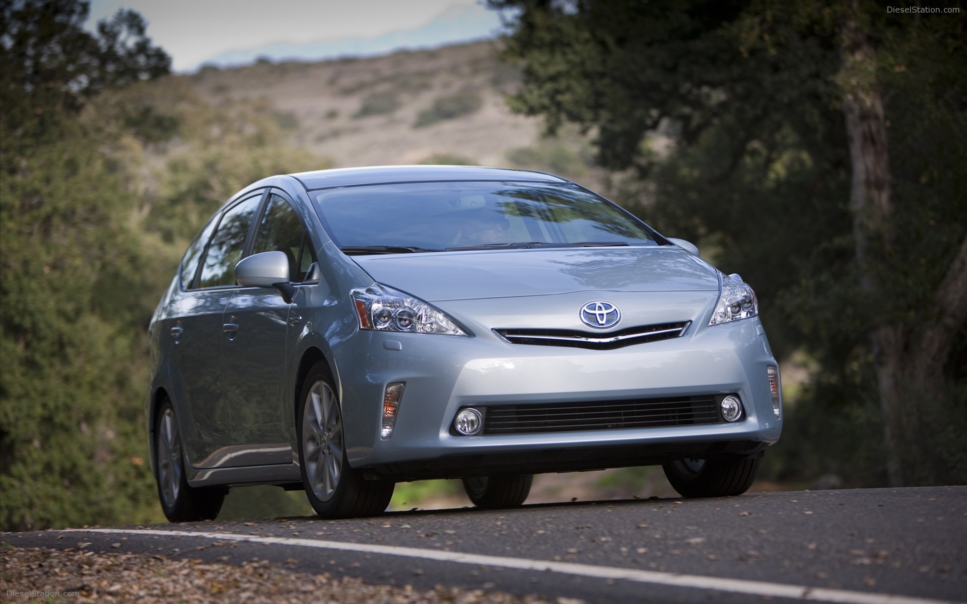 Toyota Prius v 2011