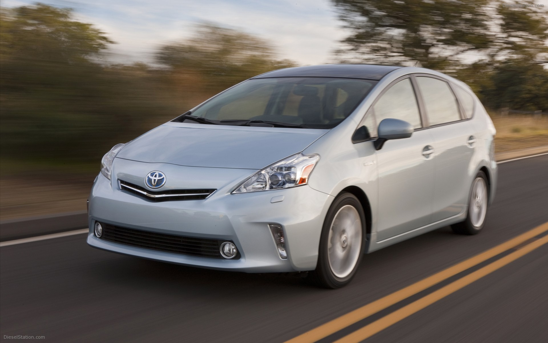 Toyota Prius v 2011