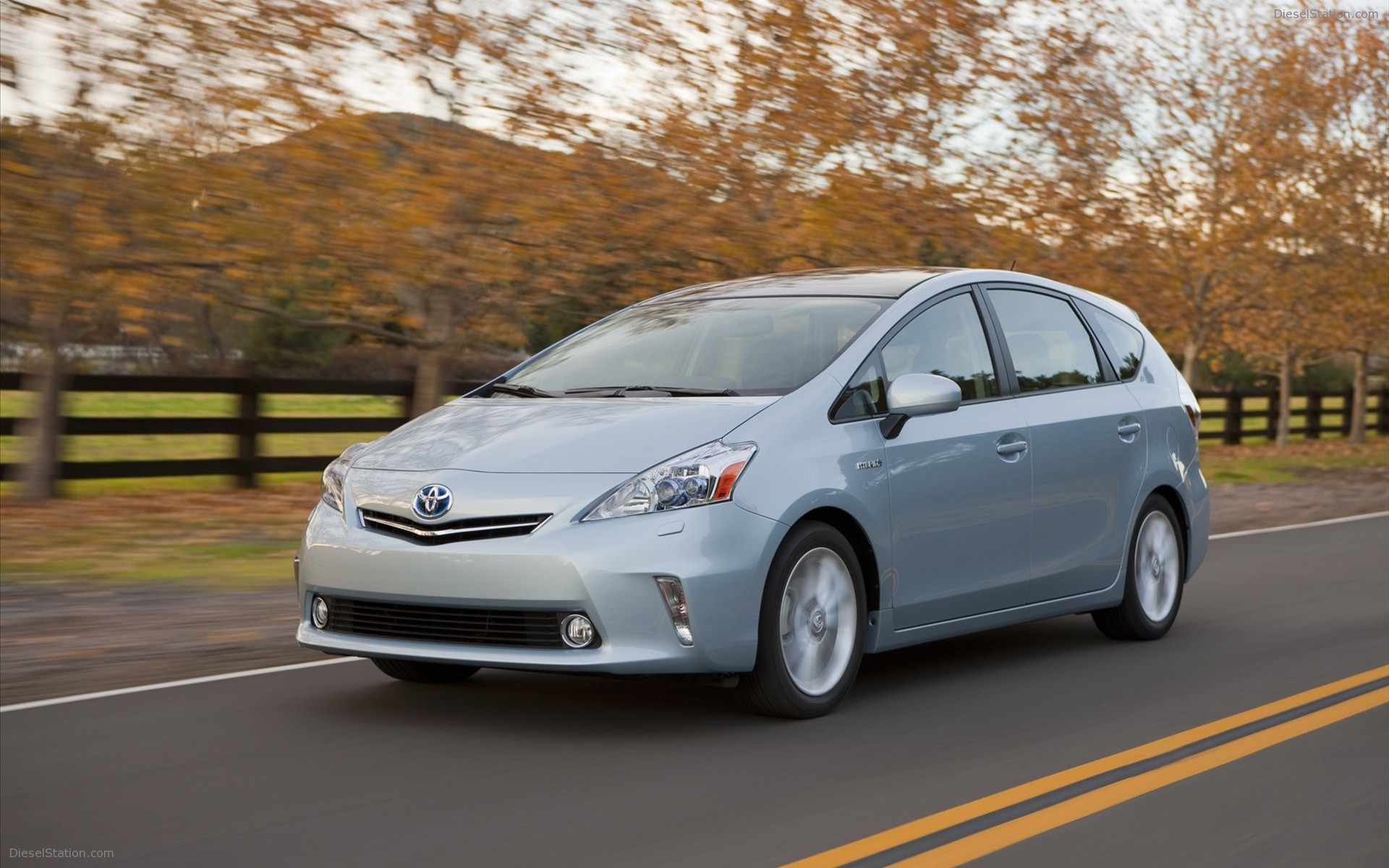 Toyota Prius v 2011