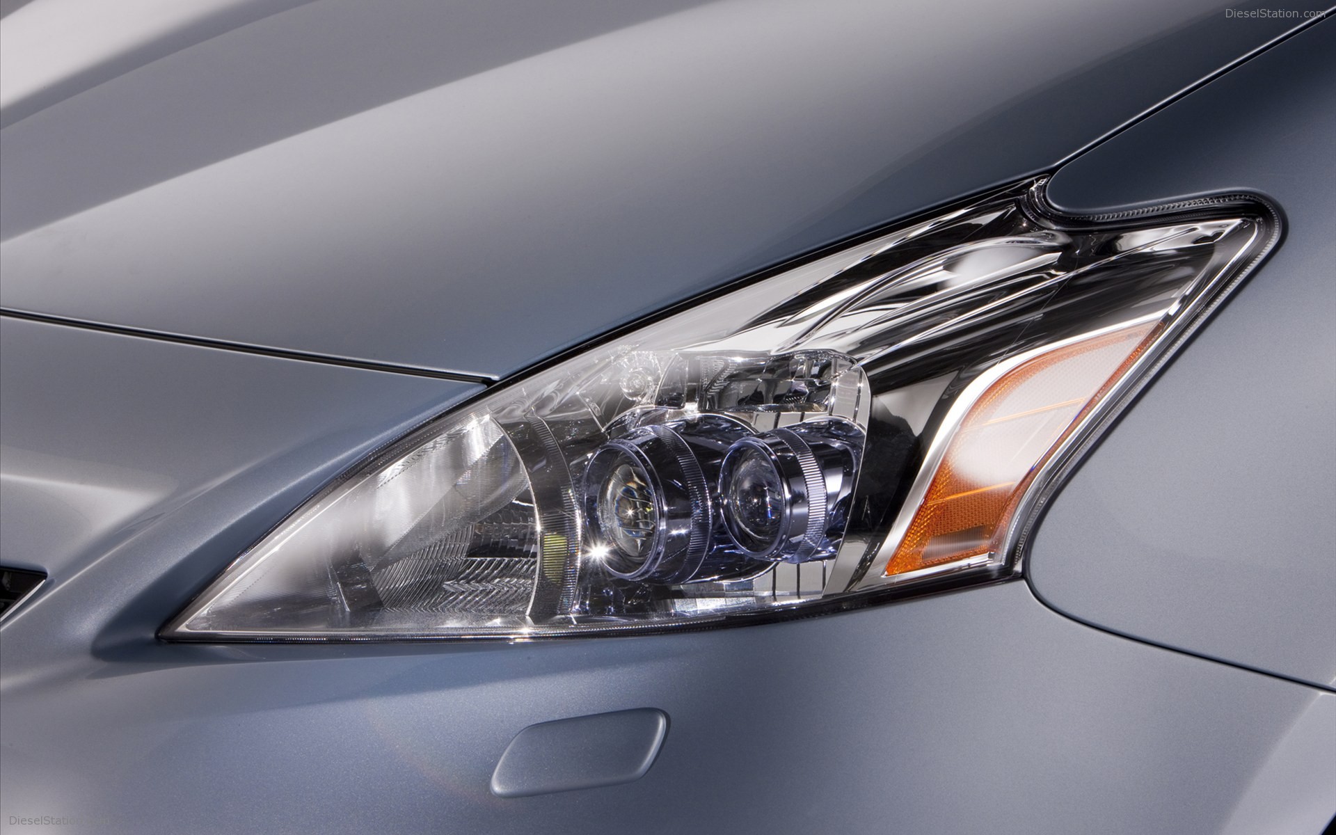 Toyota Prius v 2011