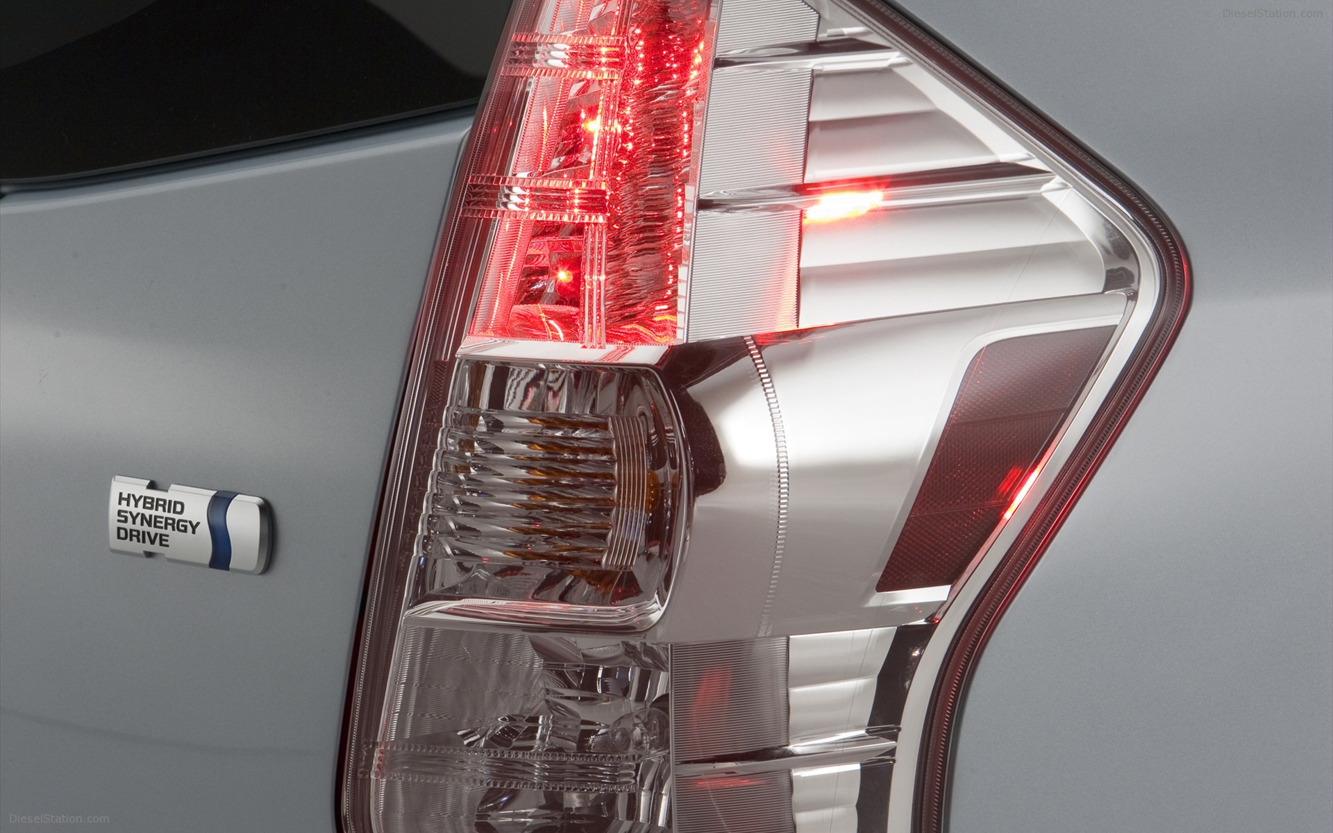 Toyota Prius v 2011