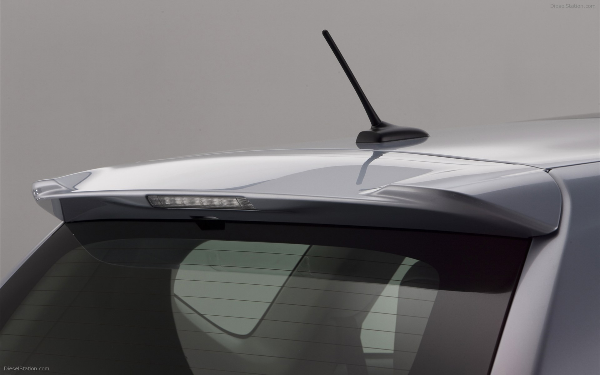 Toyota Prius v 2011