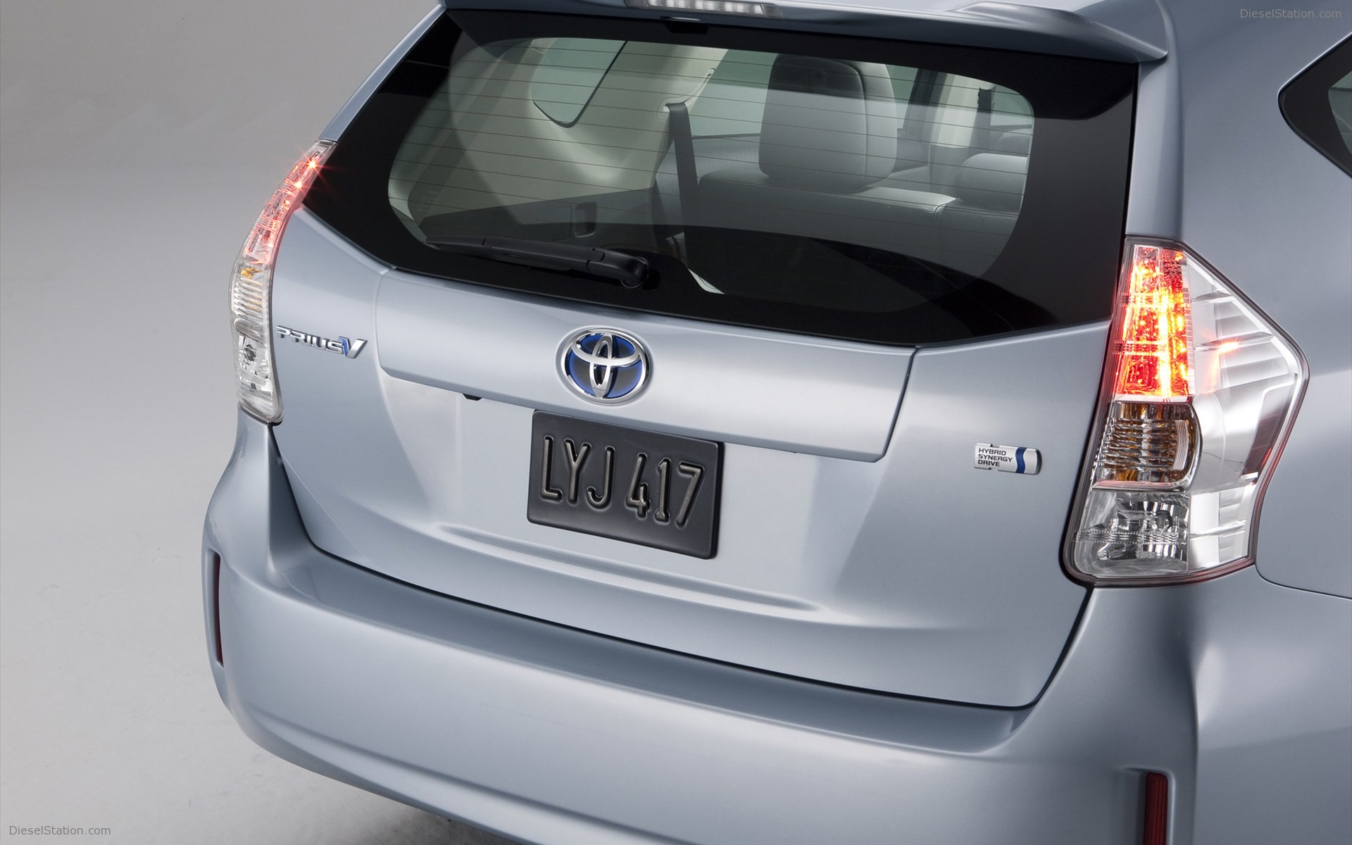 Toyota Prius v 2011