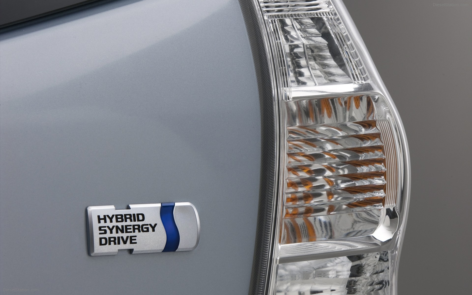 Toyota Prius v 2011