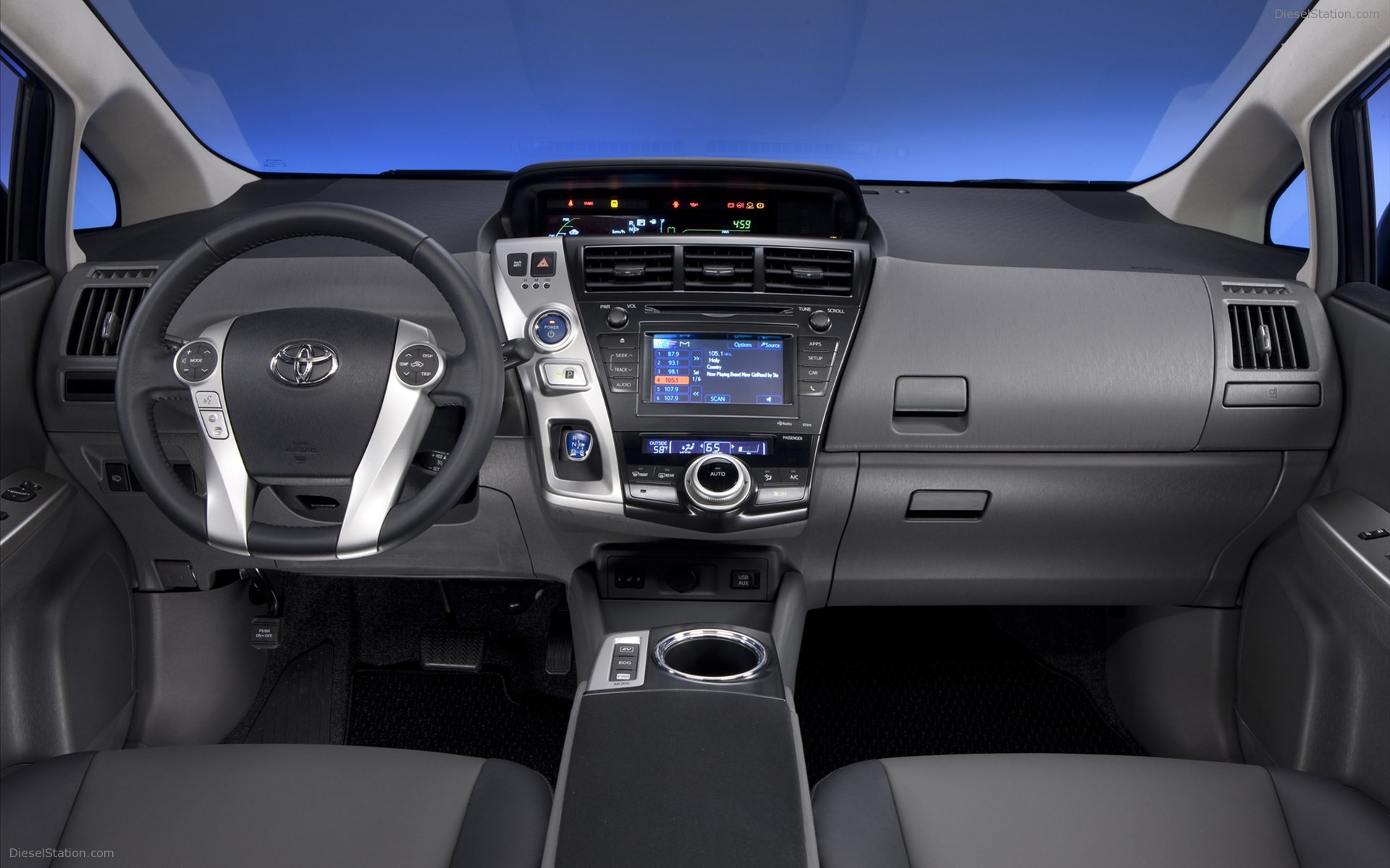 Toyota Prius v 2011