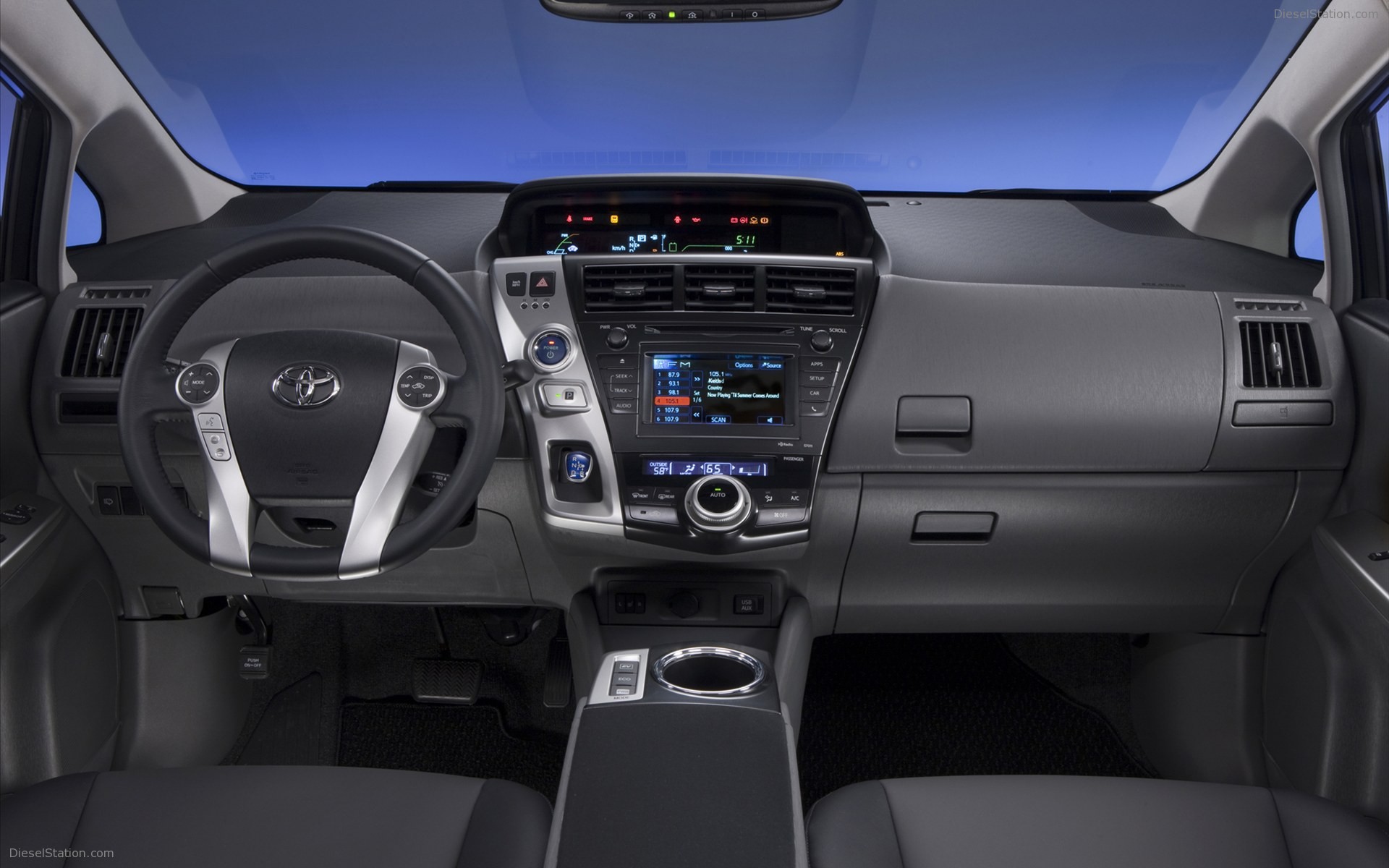 Toyota Prius v 2011
