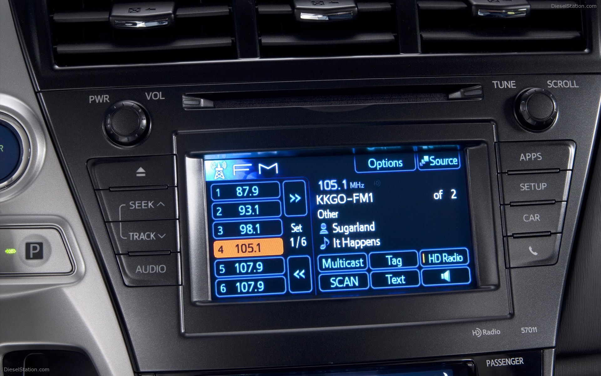 Toyota Prius v 2011