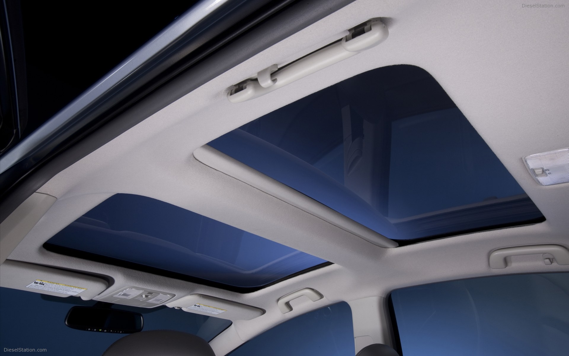 Toyota Prius v 2011