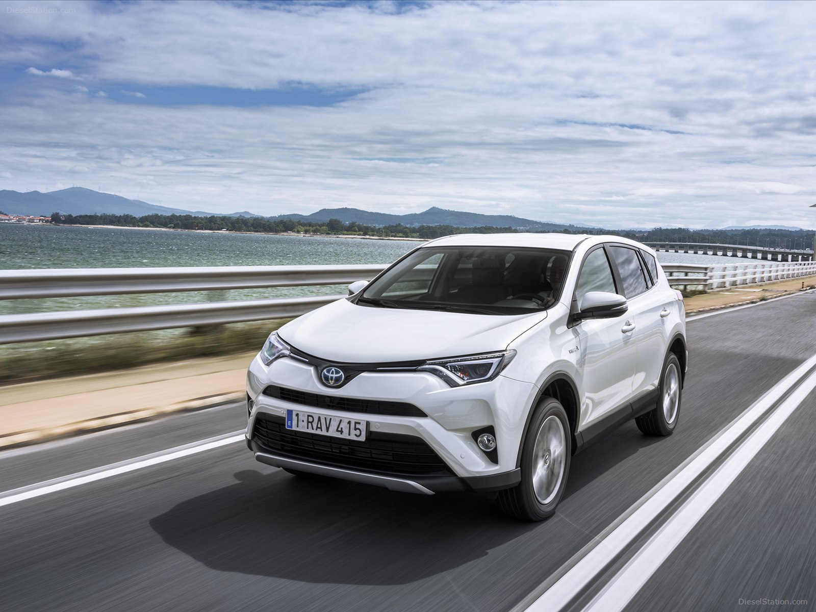 Toyota RAV4 Hybrid 2016