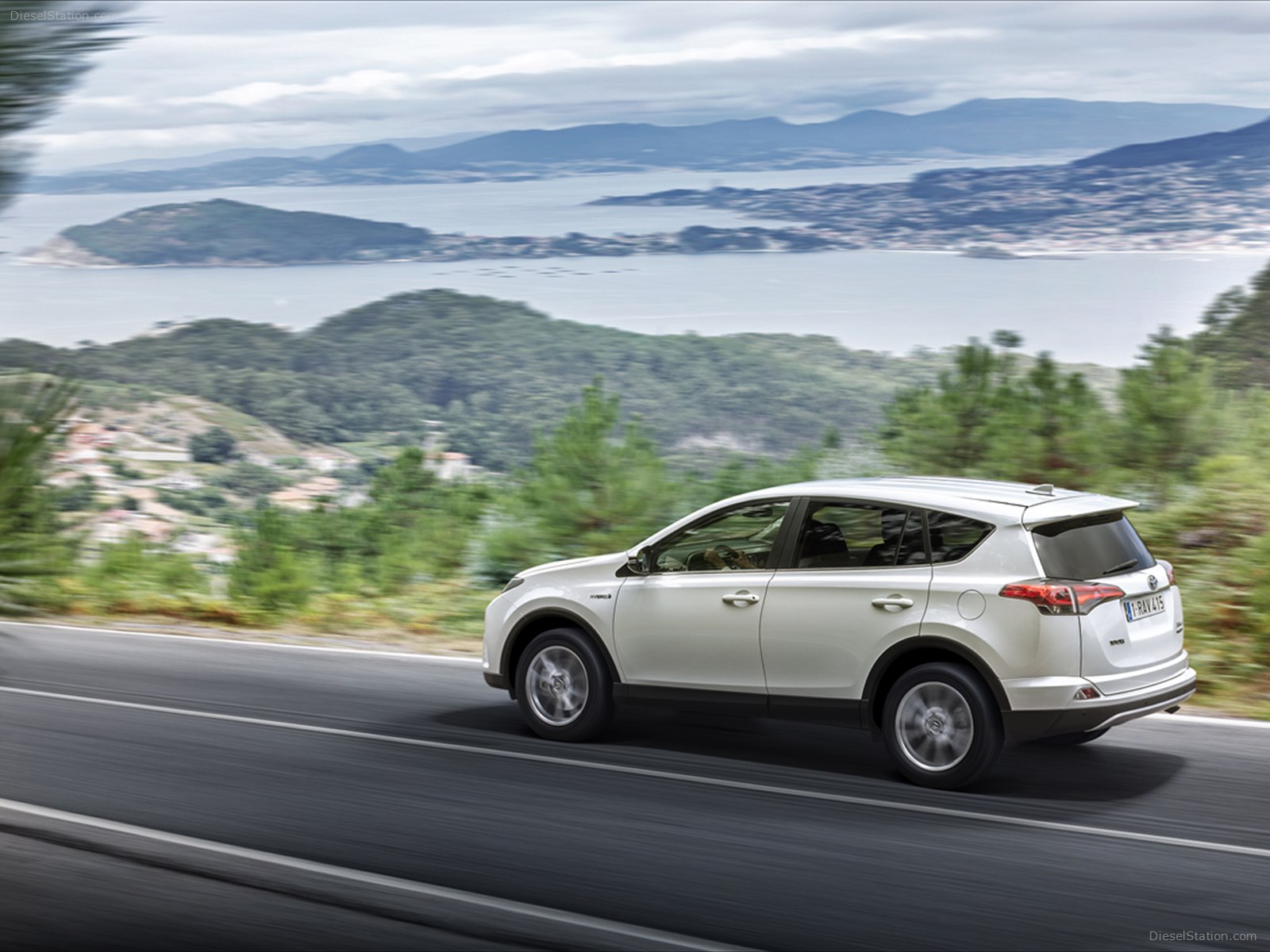 Toyota RAV4 Hybrid 2016