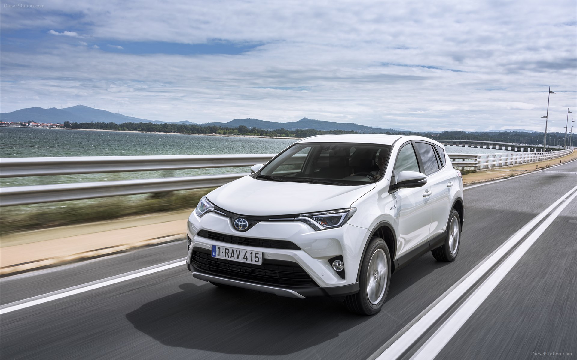 Toyota RAV4 Hybrid 2016