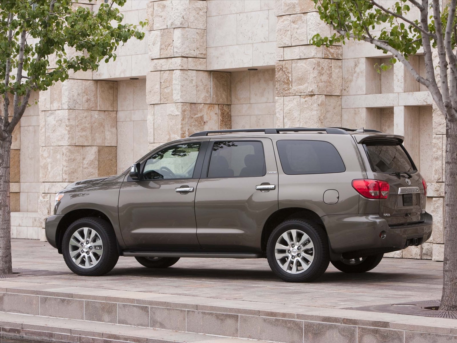 Toyota Sequoia 2011
