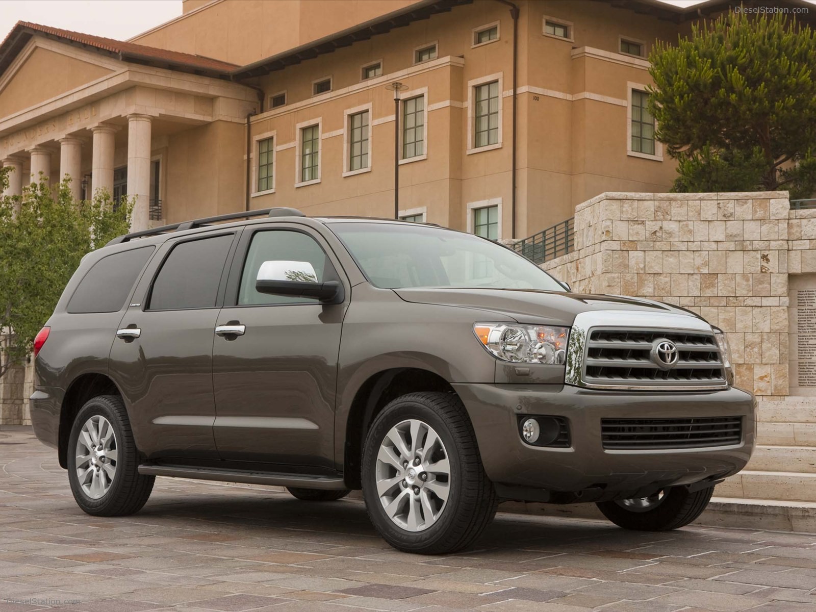 Toyota Sequoia 2011