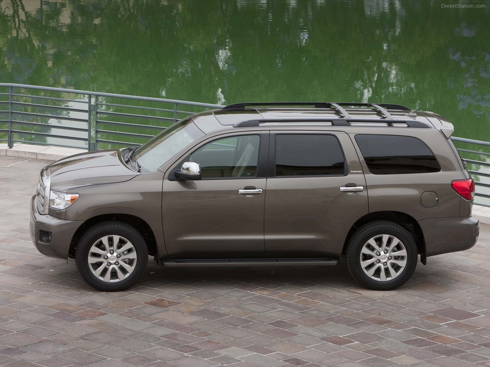 Toyota Sequoia 2011