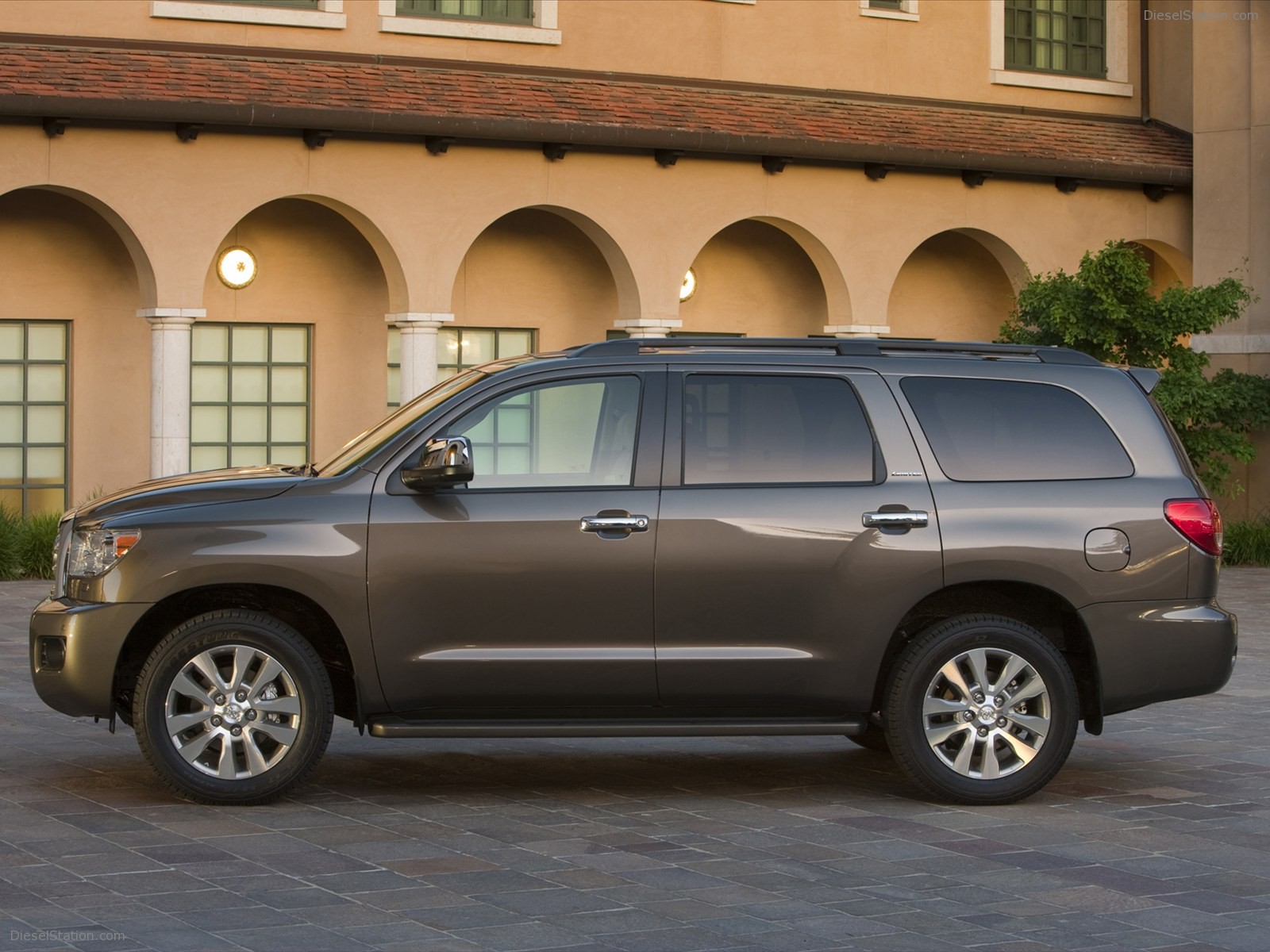 Toyota Sequoia 2011