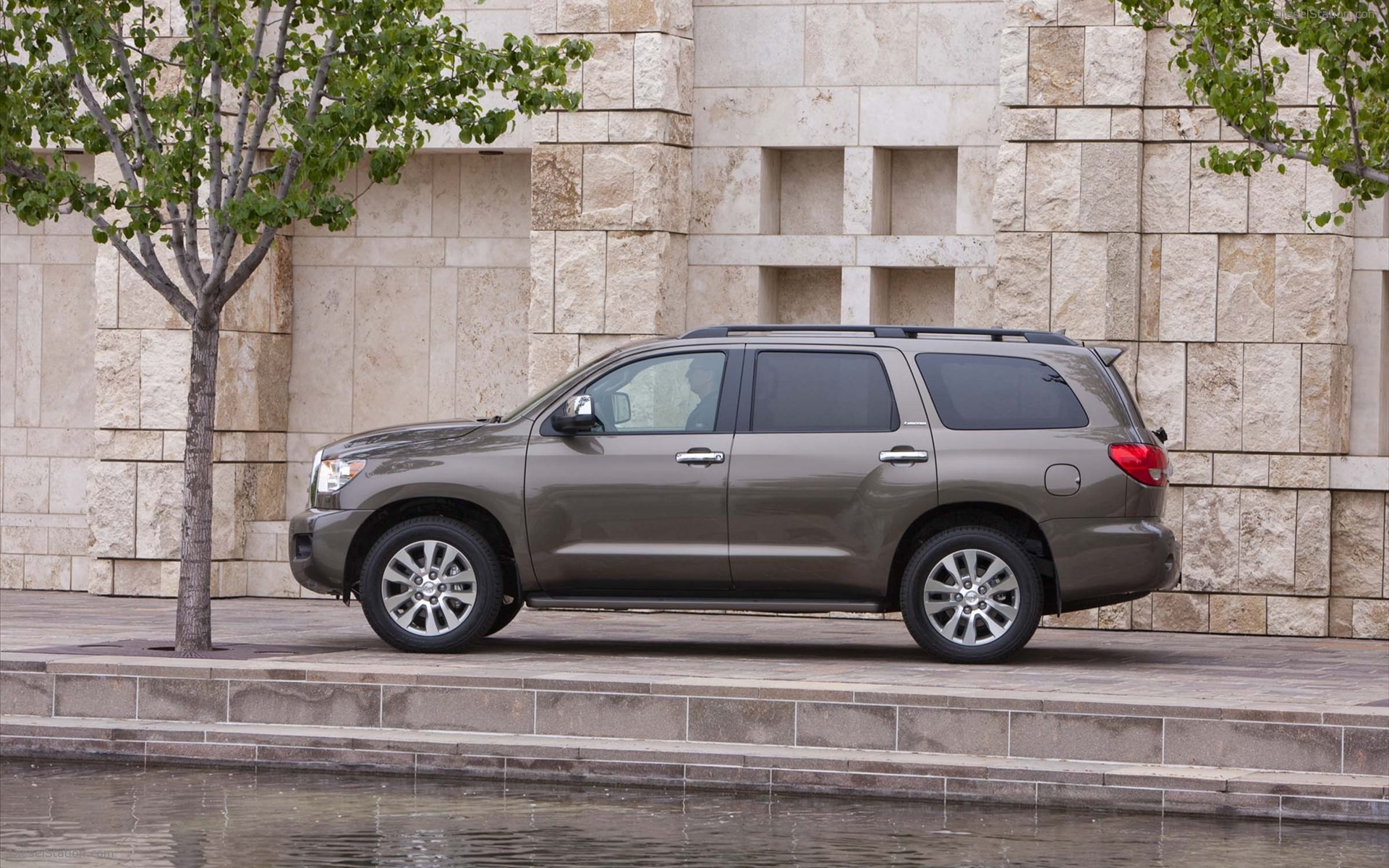 Toyota Sequoia 2011