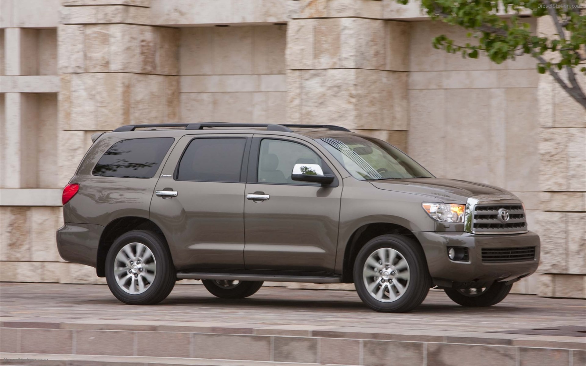 Toyota Sequoia 2011