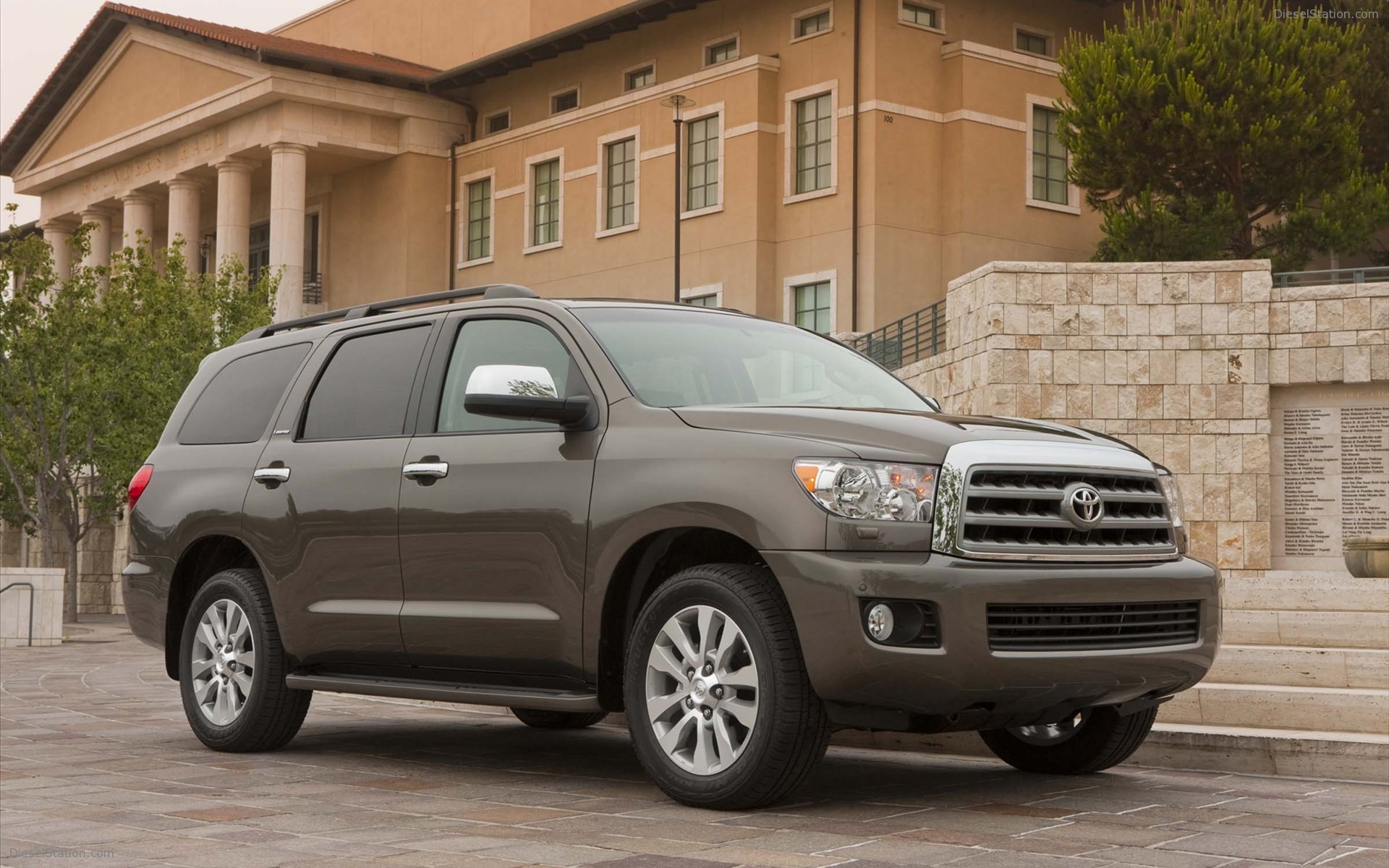 Toyota Sequoia 2011
