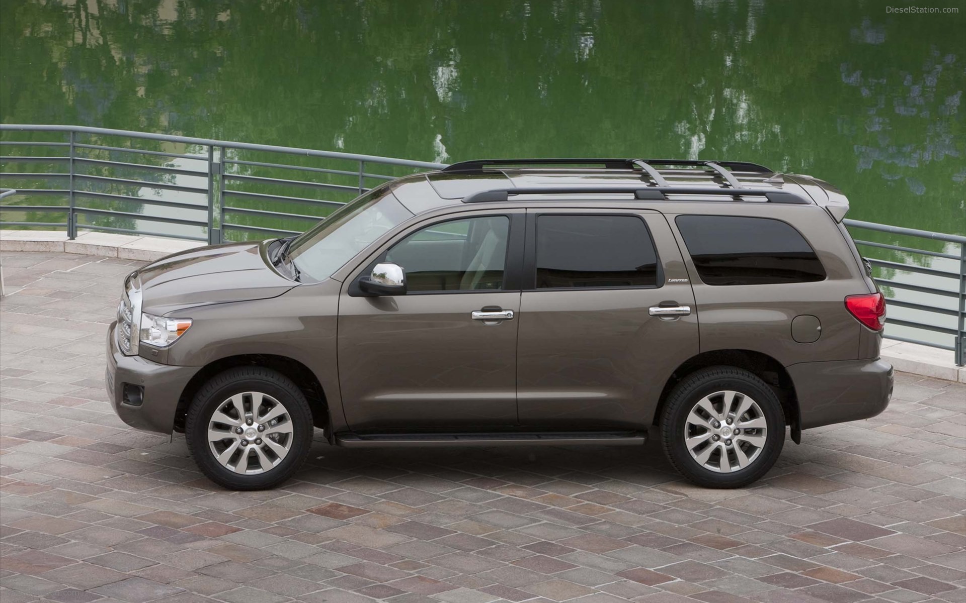 Toyota Sequoia 2011