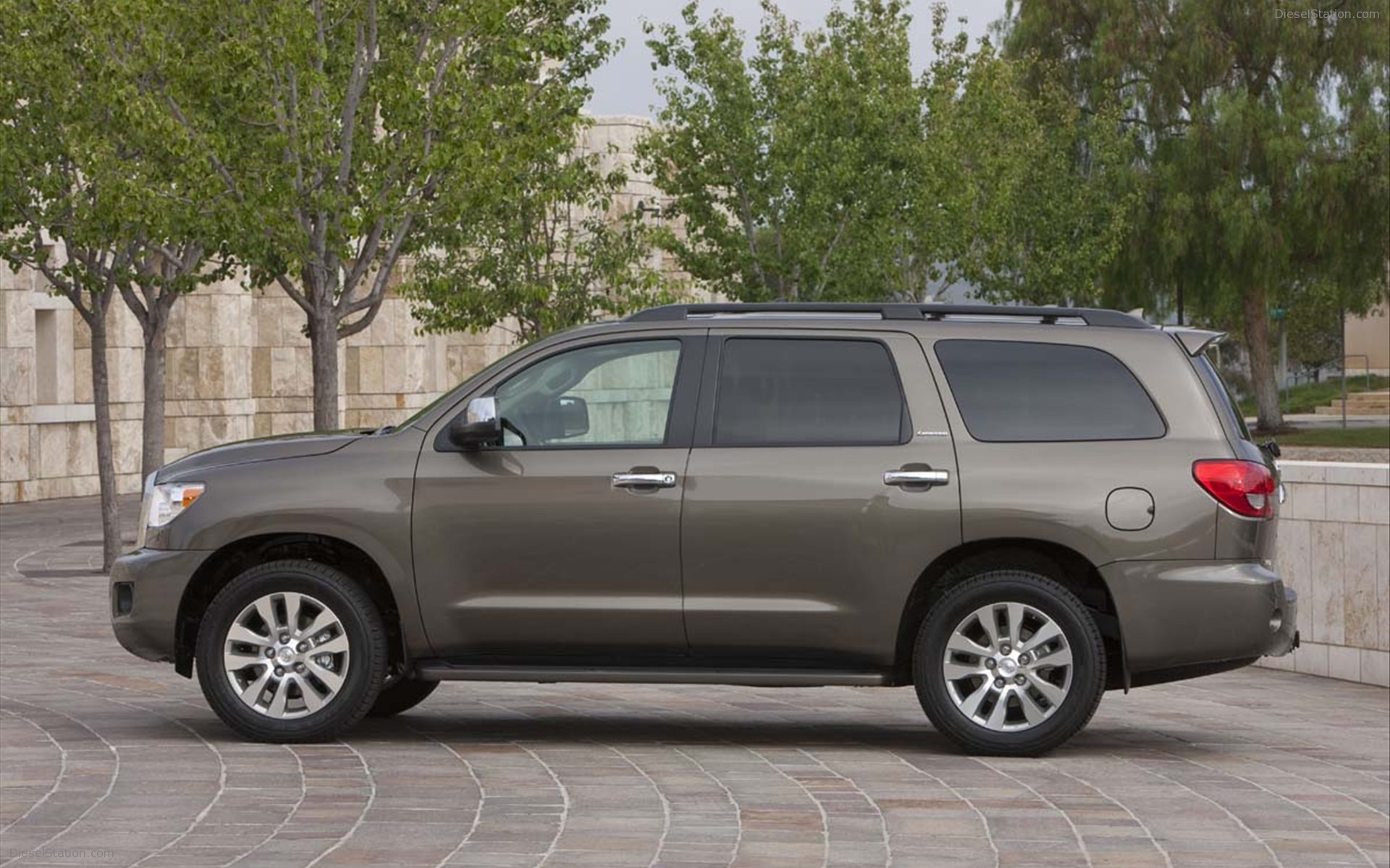 Toyota Sequoia 2011