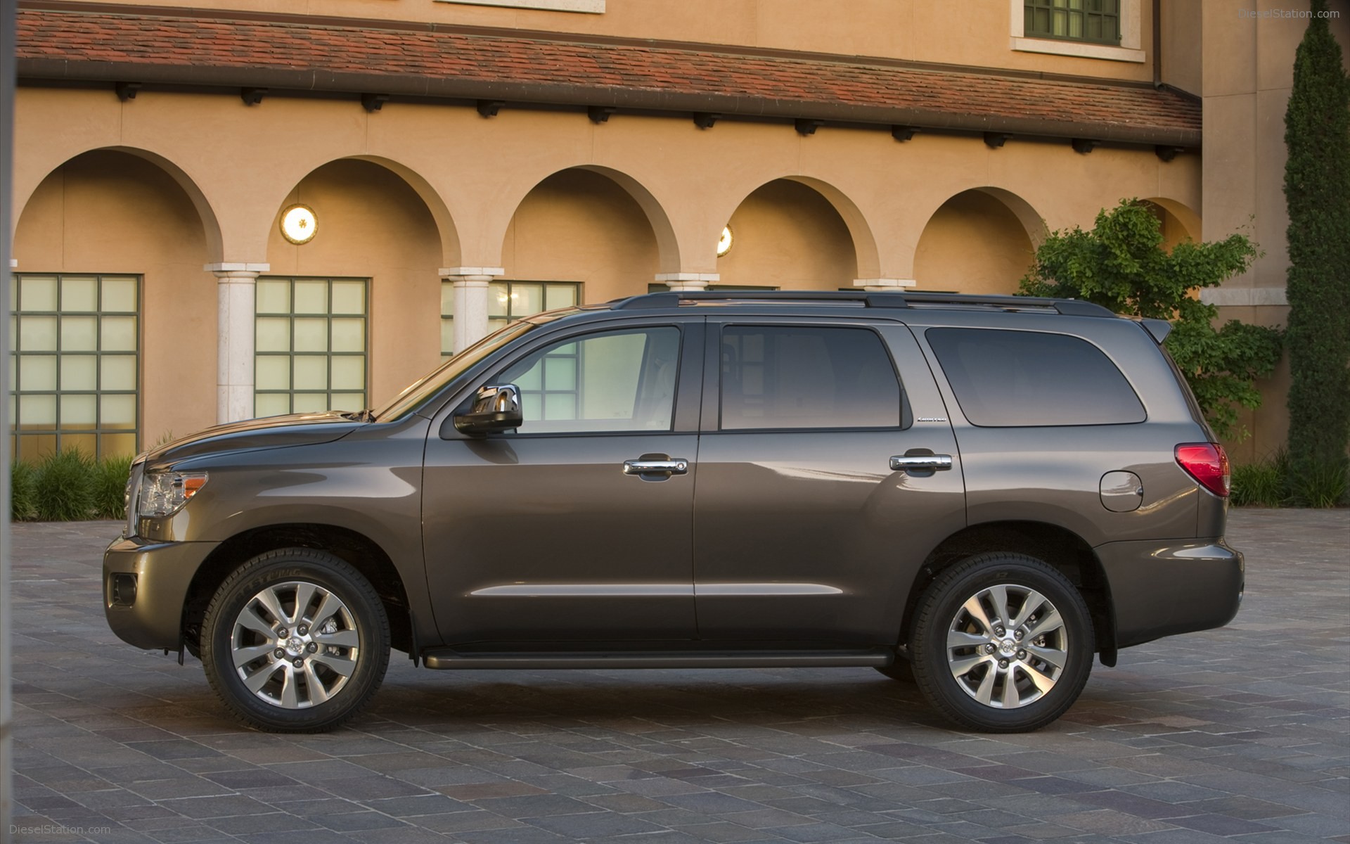 Toyota Sequoia 2011