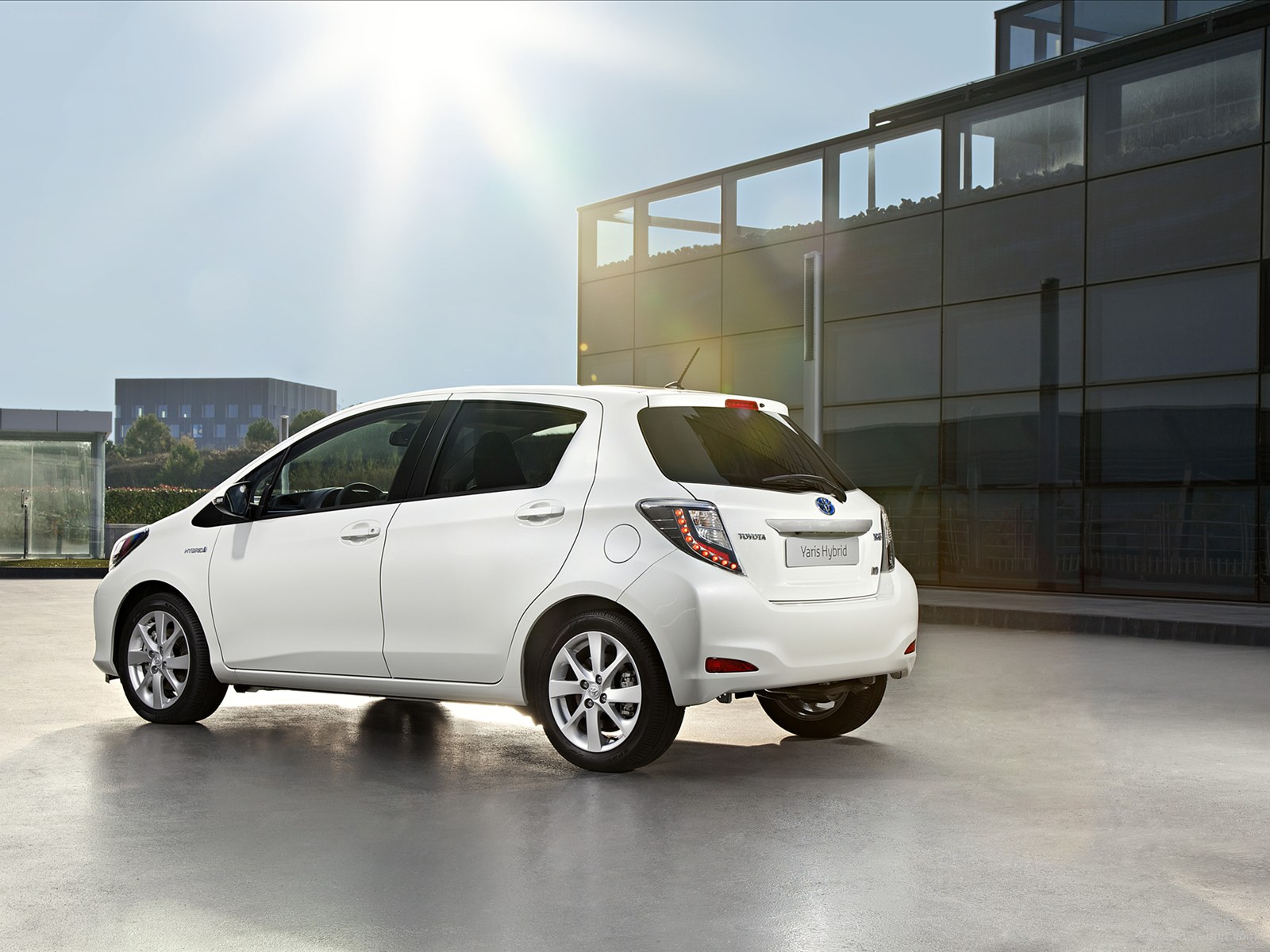 Toyota Yaris Hybrid 2013