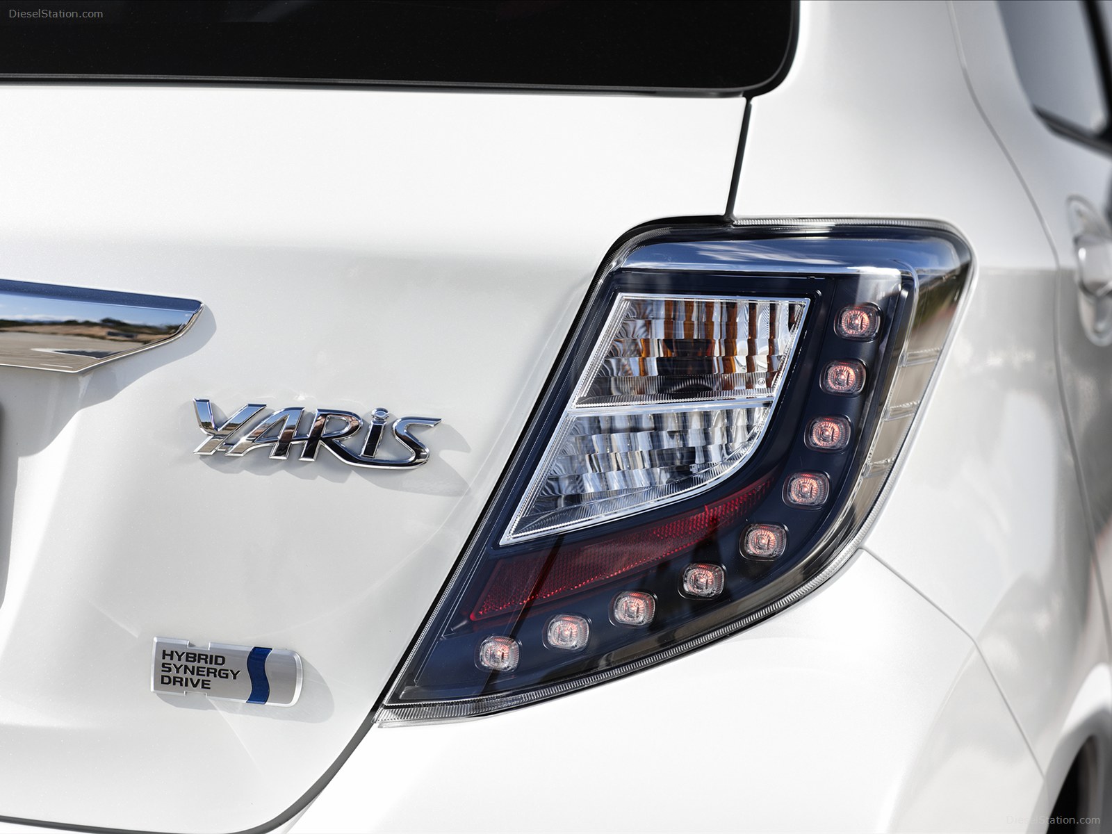 Toyota Yaris Hybrid 2013