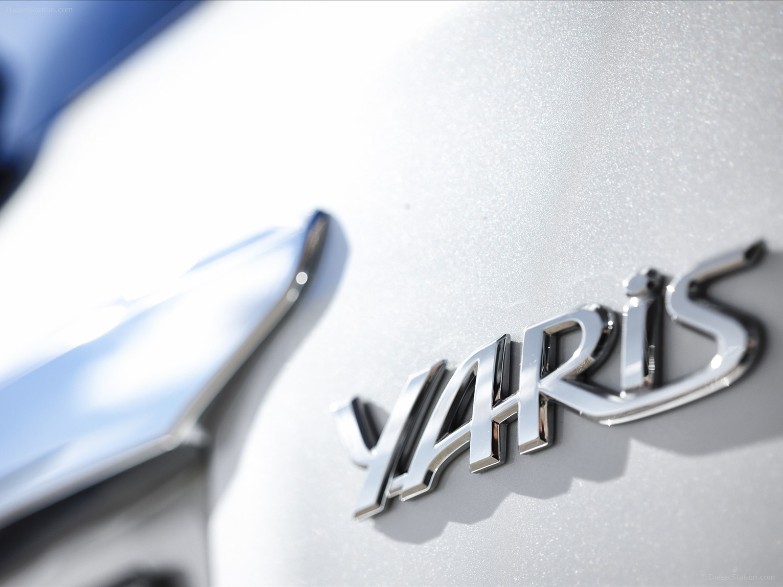 Toyota Yaris Hybrid 2013